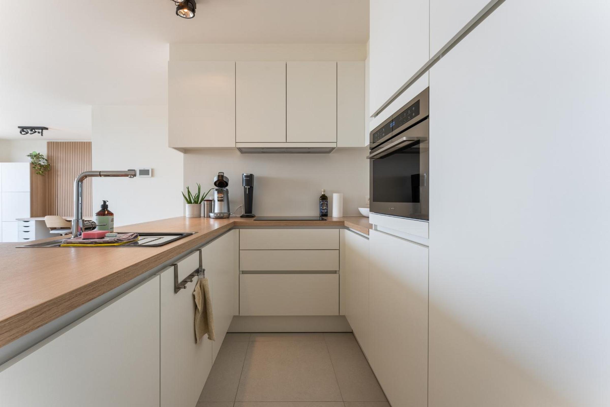 Lichtrijk en ruim appartement met zeezicht - 5p