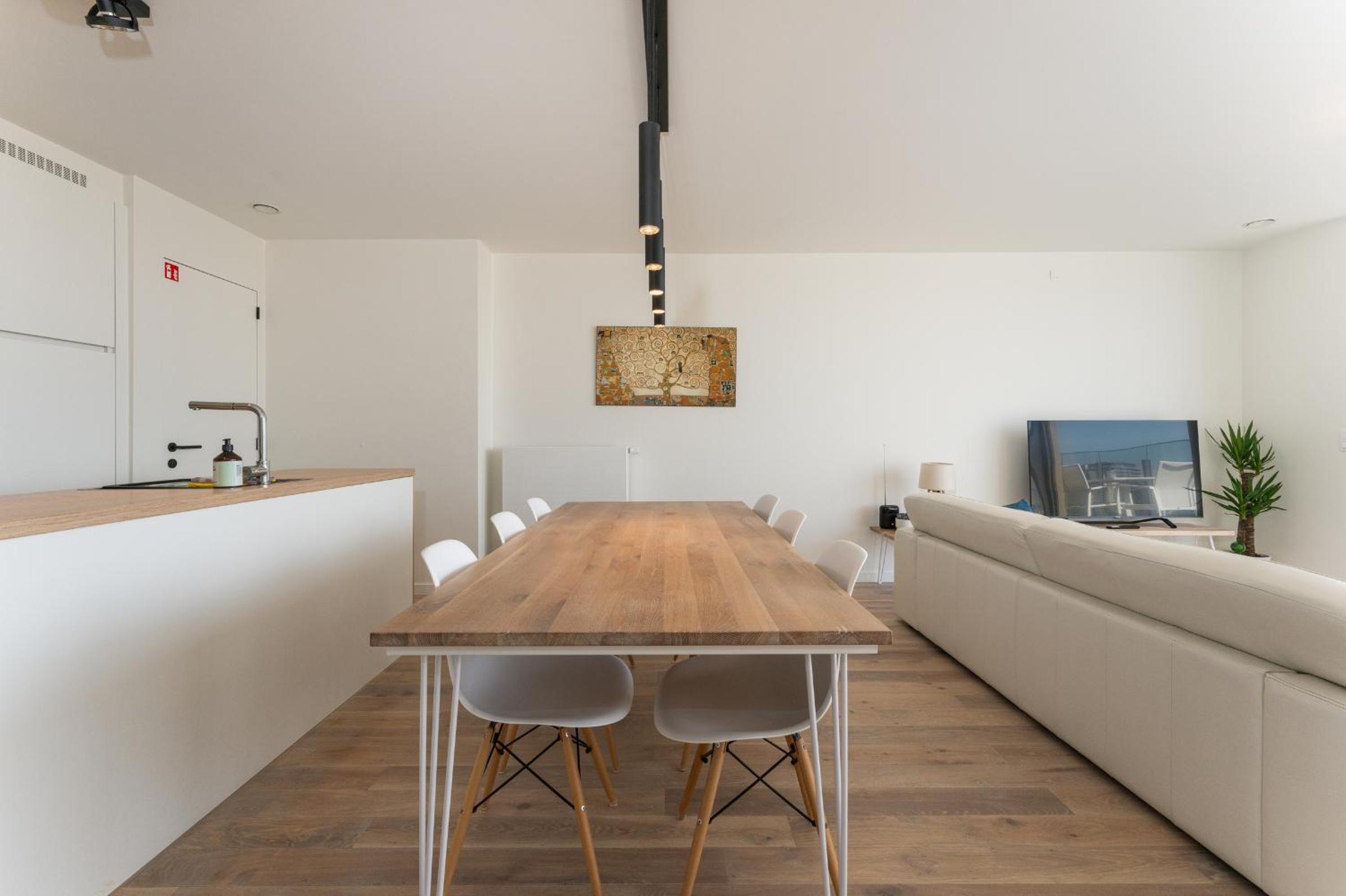 Lichtrijk en ruim appartement met zeezicht - 5p