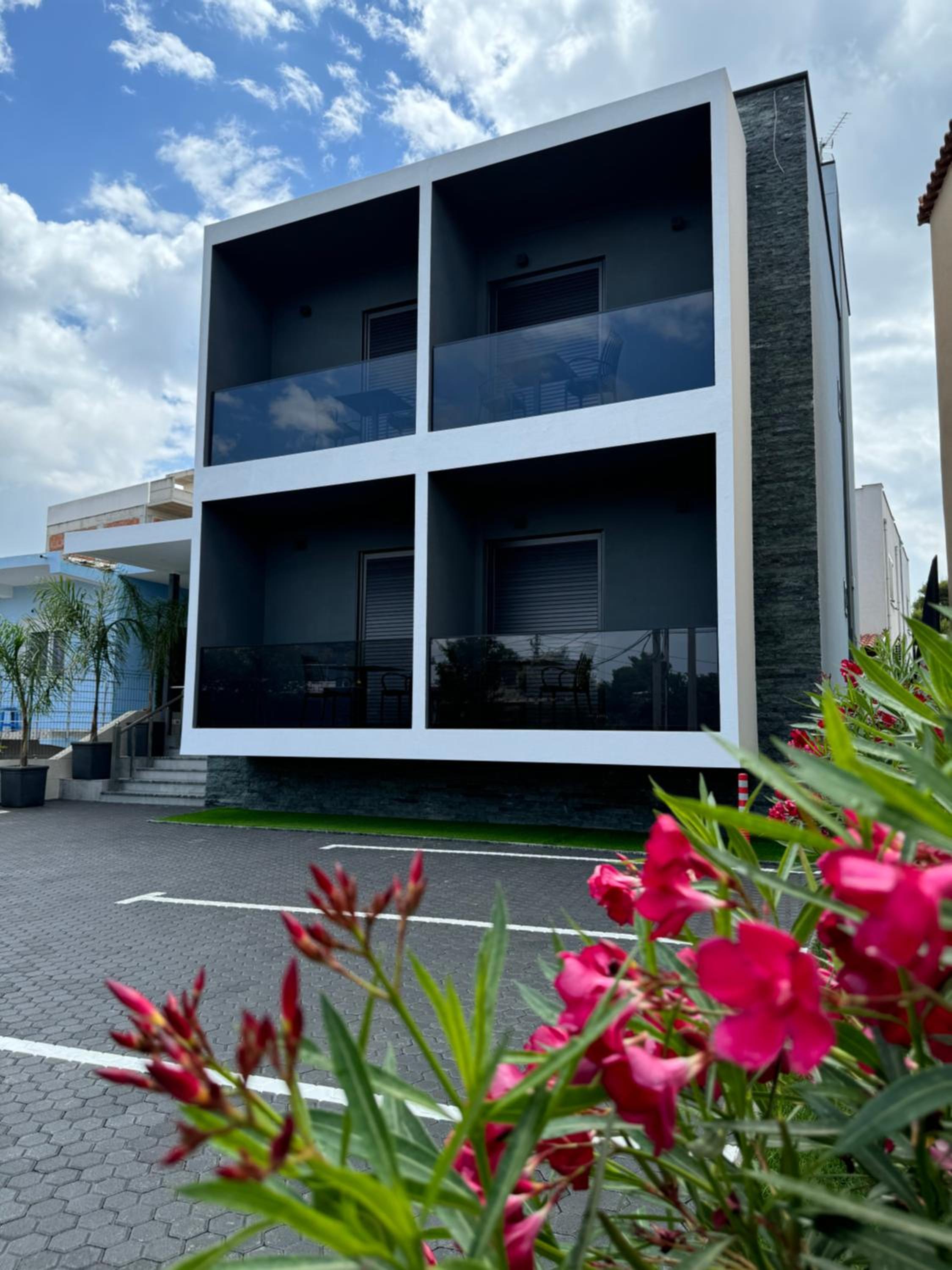 Hotel Kevin's ApartHotel - Image 1