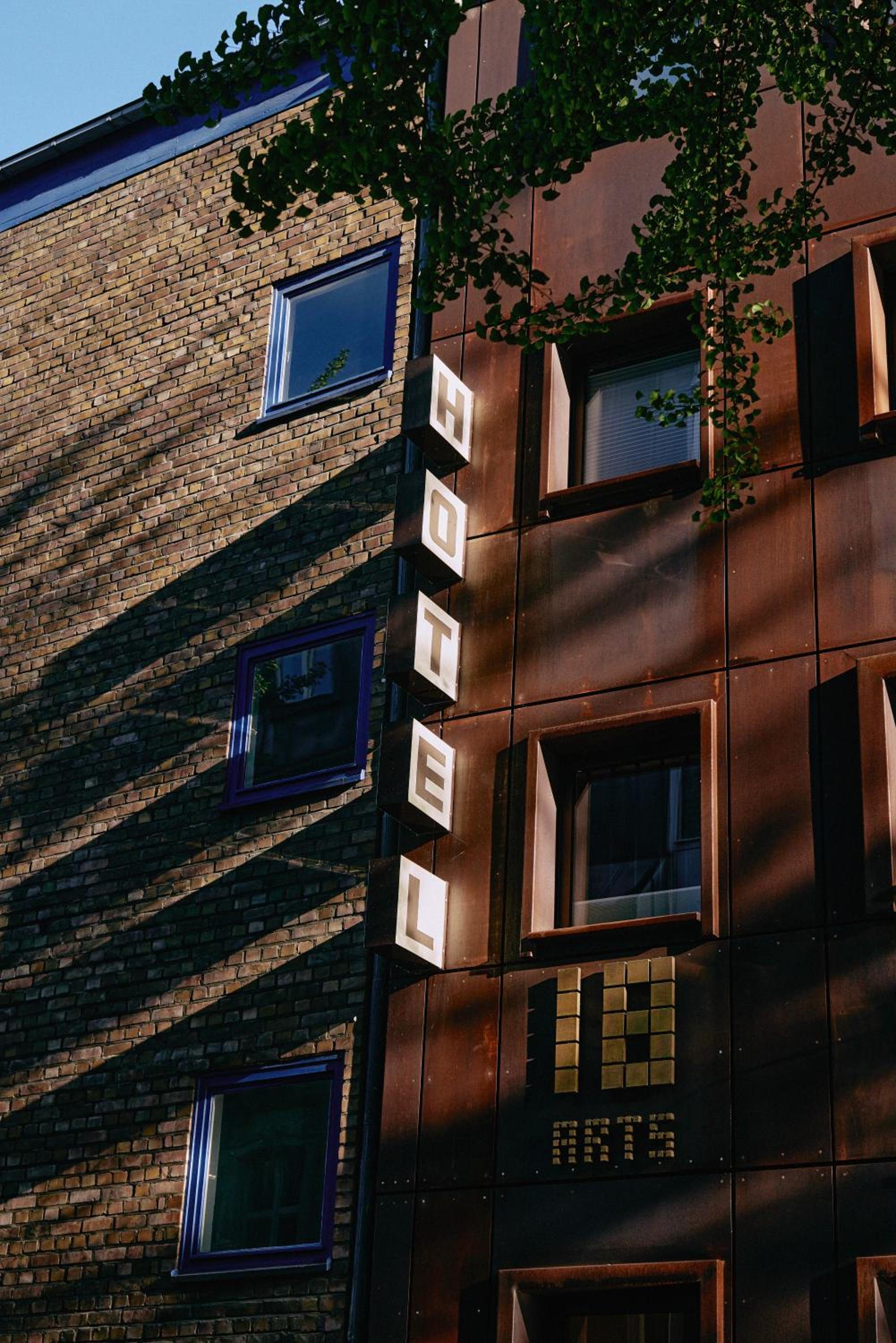 Hotel 18Arts Hotel - Living in a Gallery! - Image 1