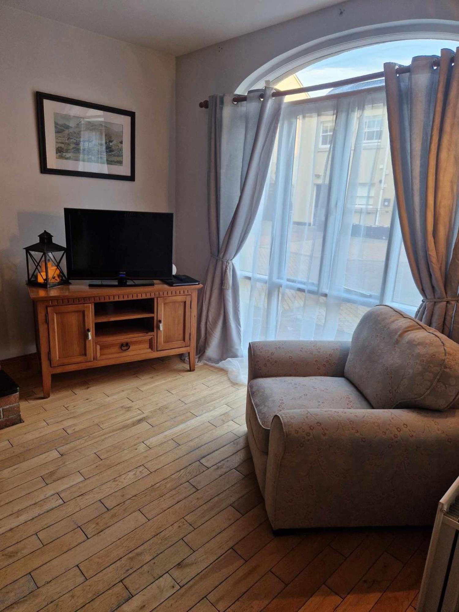 The Downshire Arms Apartments Hilltown view 5
