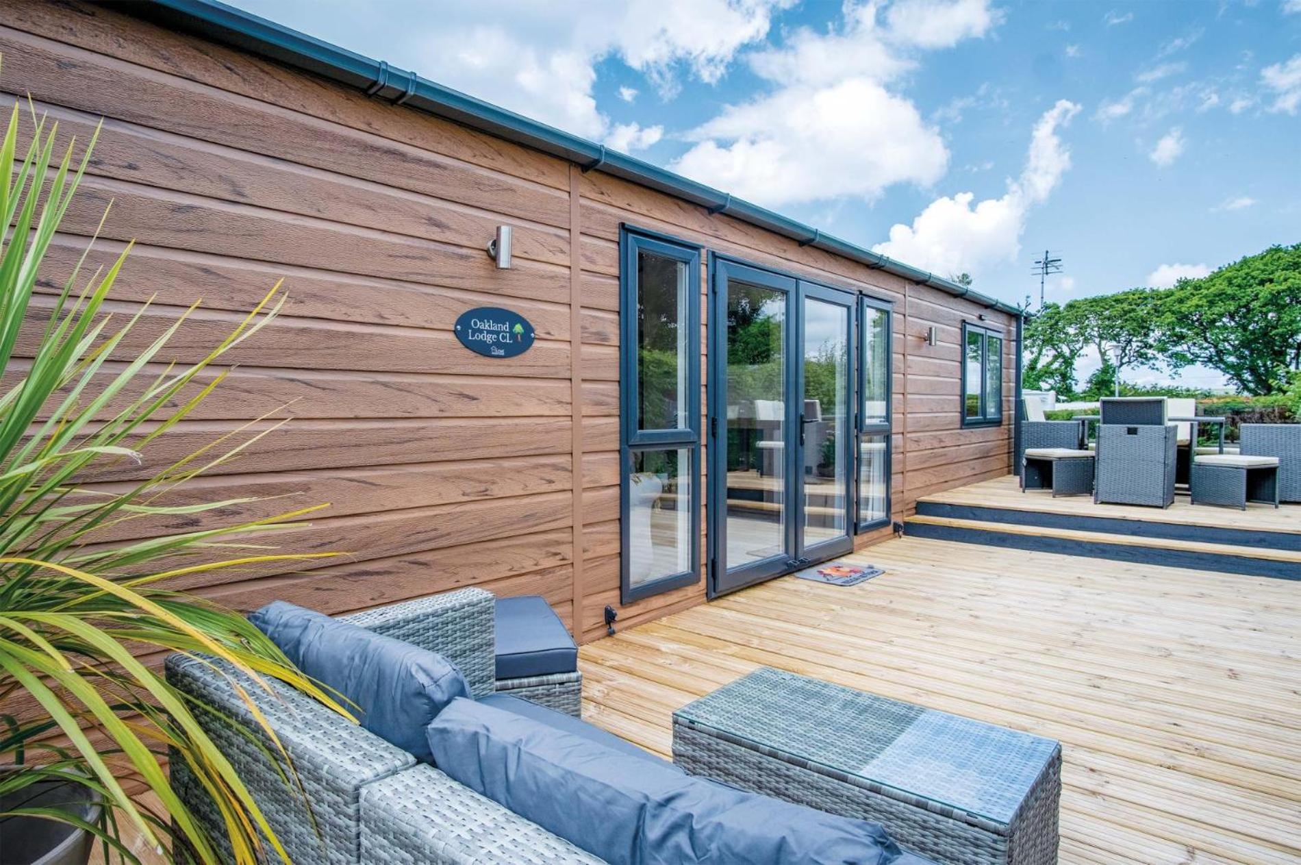 Swallow Lodge - 3 Bedroom Lodge - Wisemans Bridge view 2