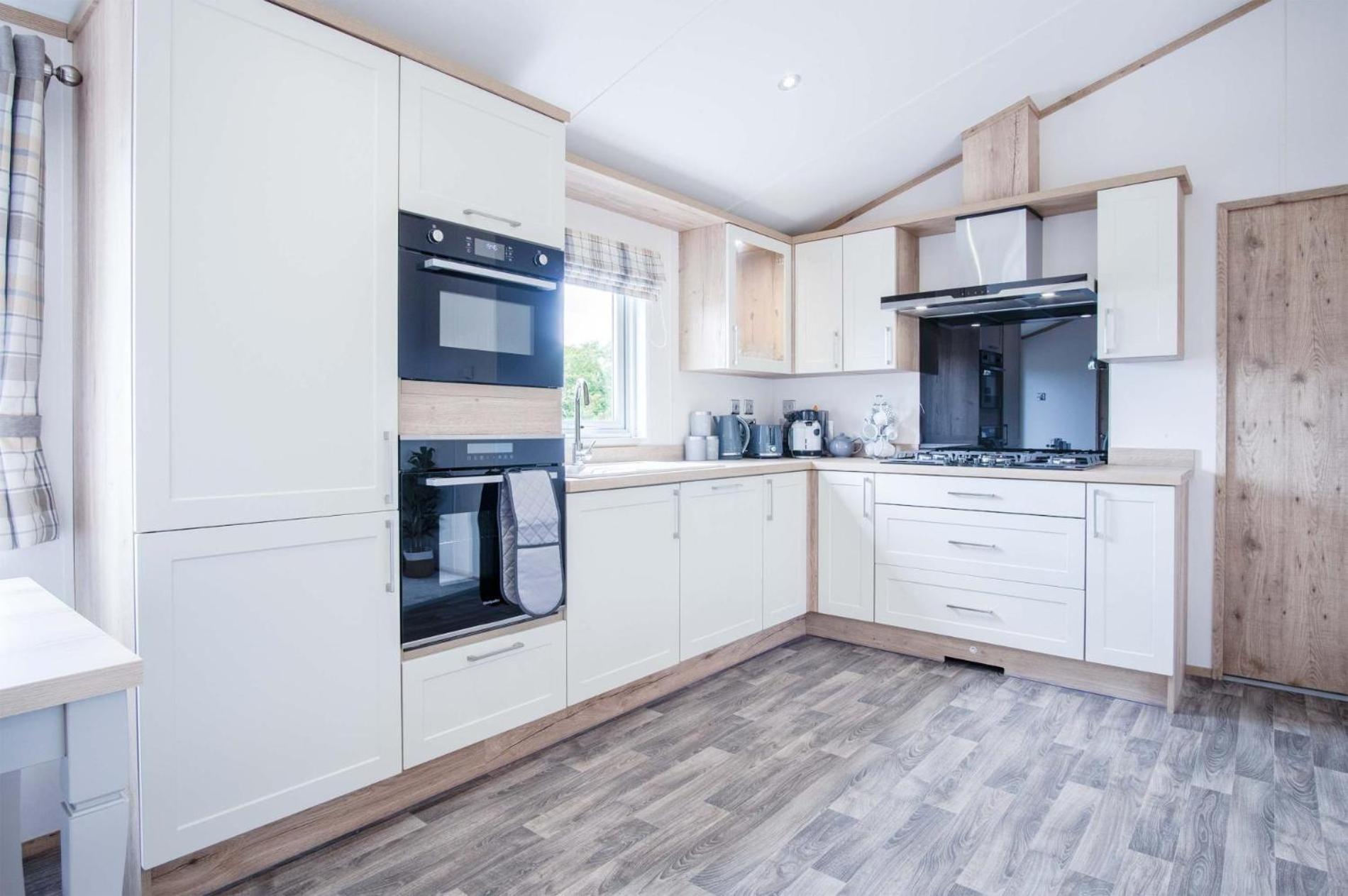 Swallow Lodge - 3 Bedroom Lodge - Wisemans Bridge view 4