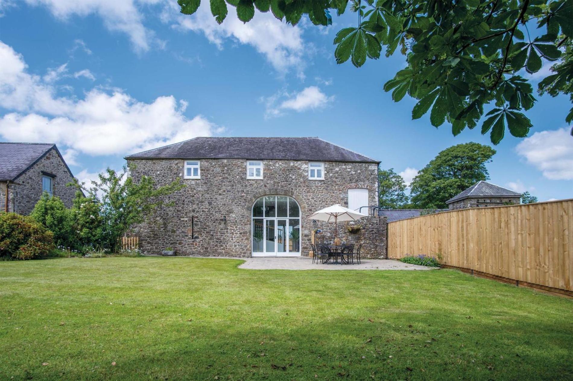 The Granary - 3 Bed Barn Conversion - Llawhaden view 5