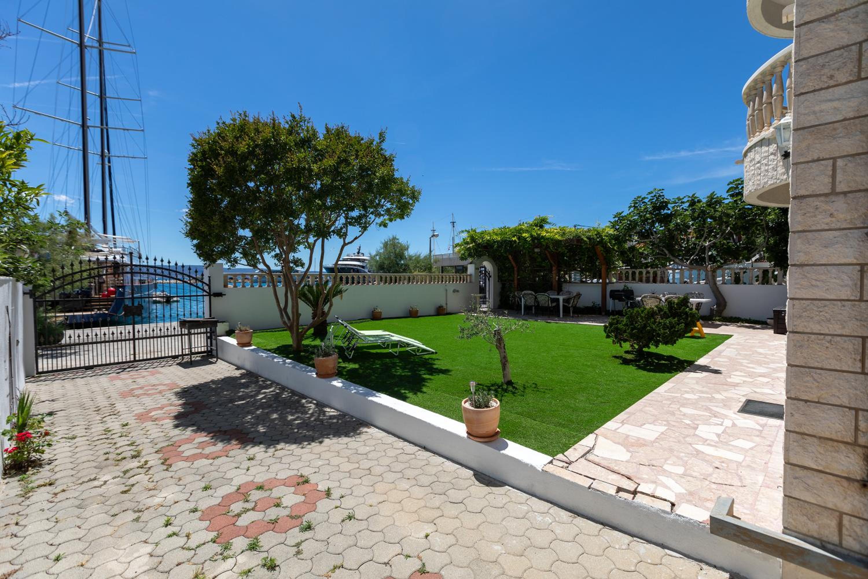 SUNNY BAY APARTMENTS