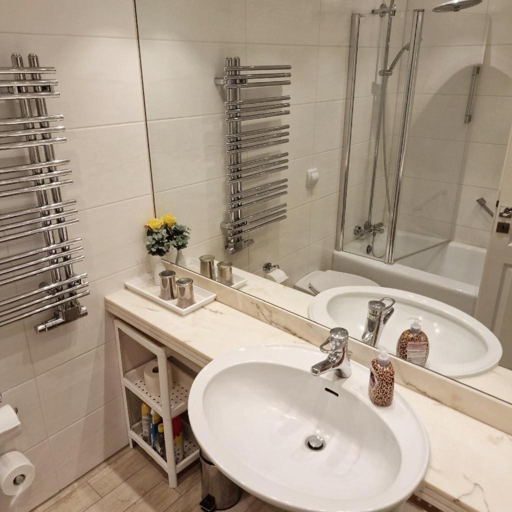 PREMIUM APARTMENT 615 view 3