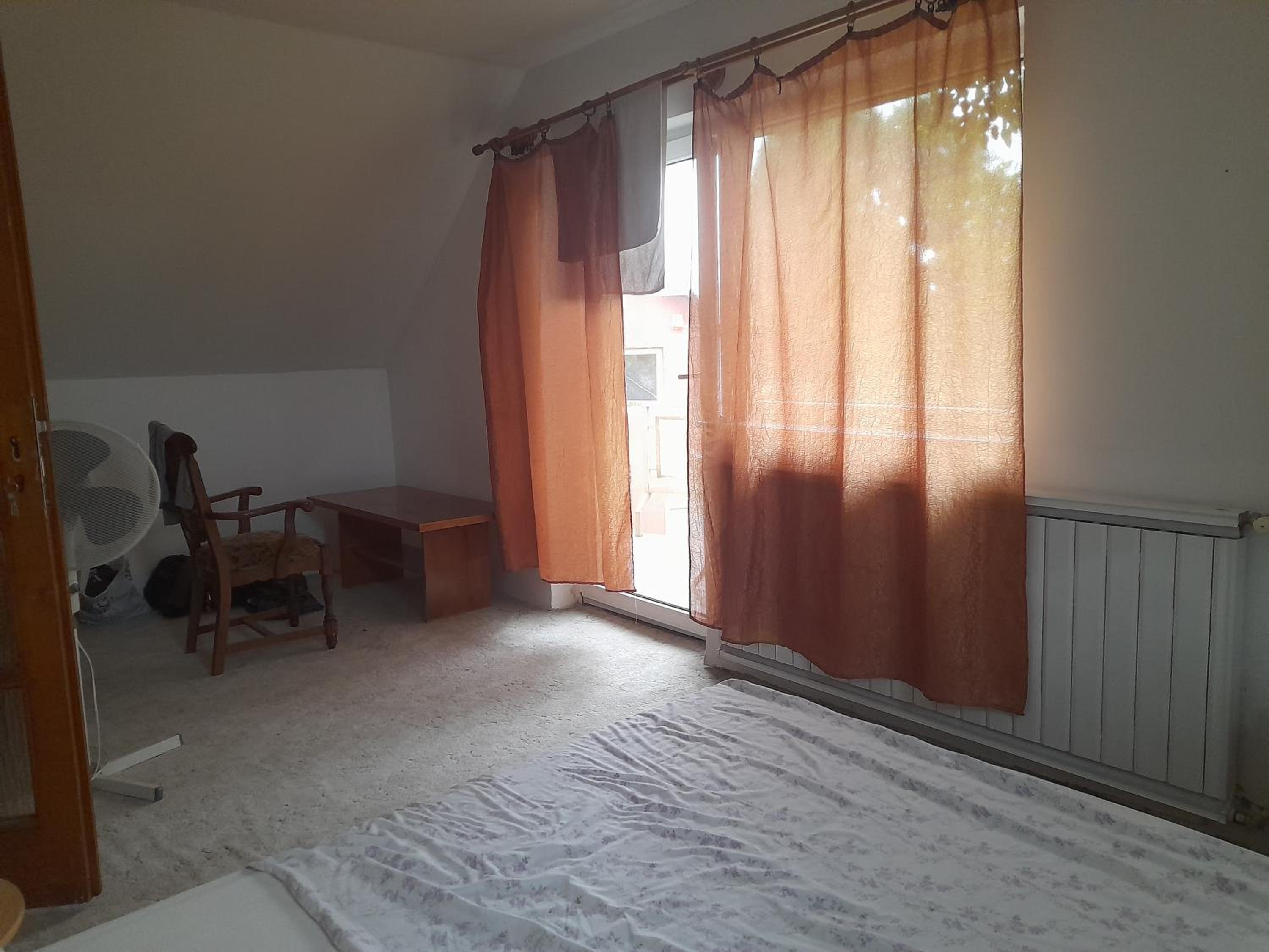 Private room with balcony view 2