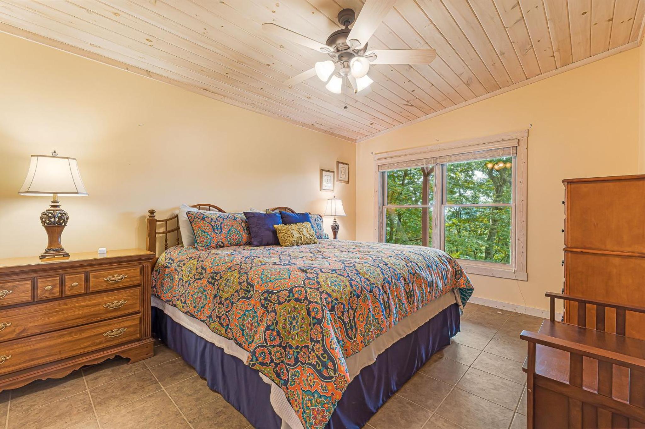 Peak Living Mountain Home With Fireplace view 2