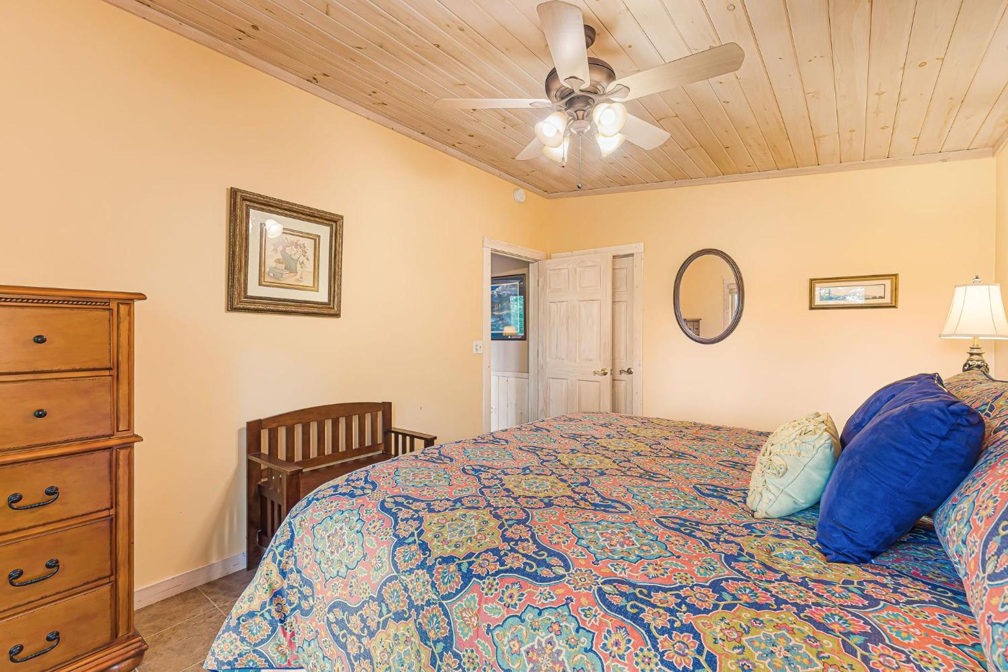Peak Living Mountain Home With Fireplace view 3
