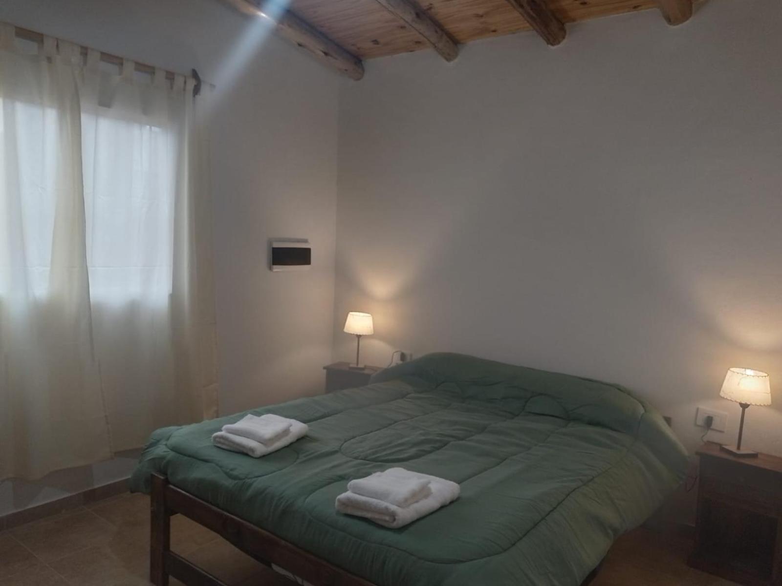 Cabañas rodeada de viñedos con piscina