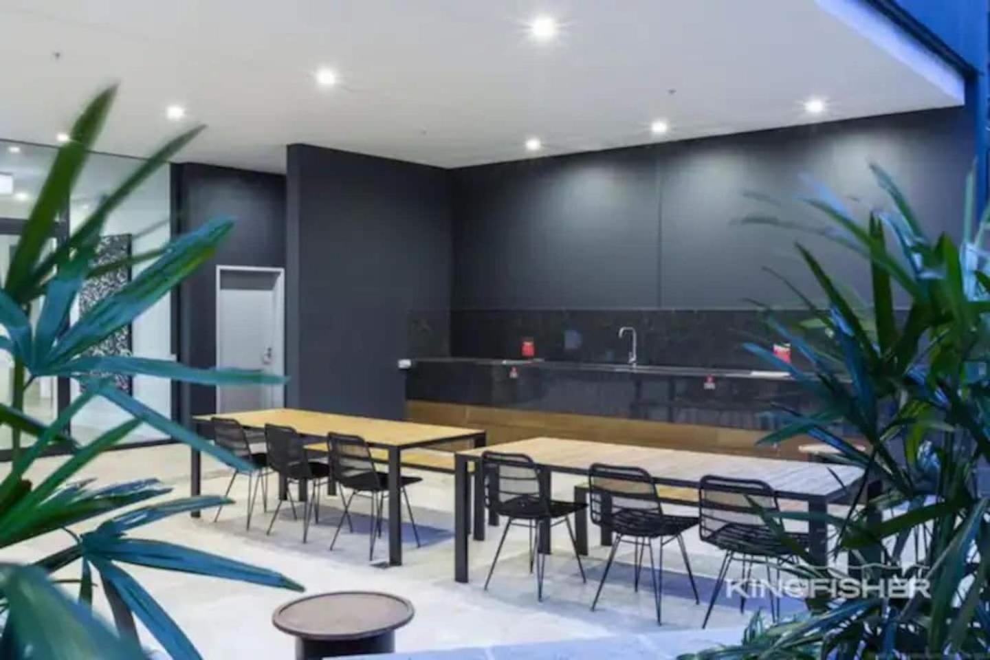 Beach front luxury with two carparks, pool, gym