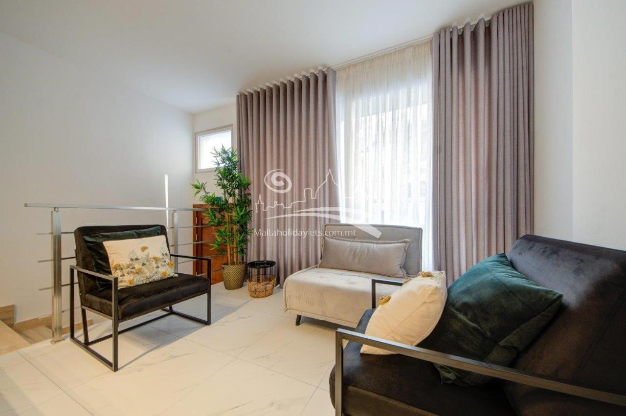 Central Two Bed - Short Walk to St Julian's & Sliema photo 5