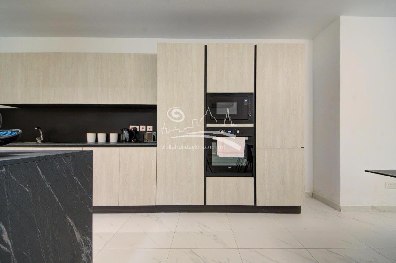 Central Two Bed - Short Walk to St Julian's & Sliema photo 3