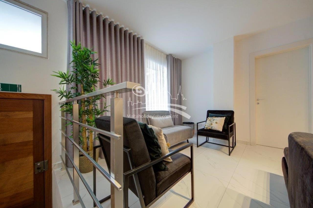 Central Two Bed - Short Walk to St Julian's & Sliema photo 5