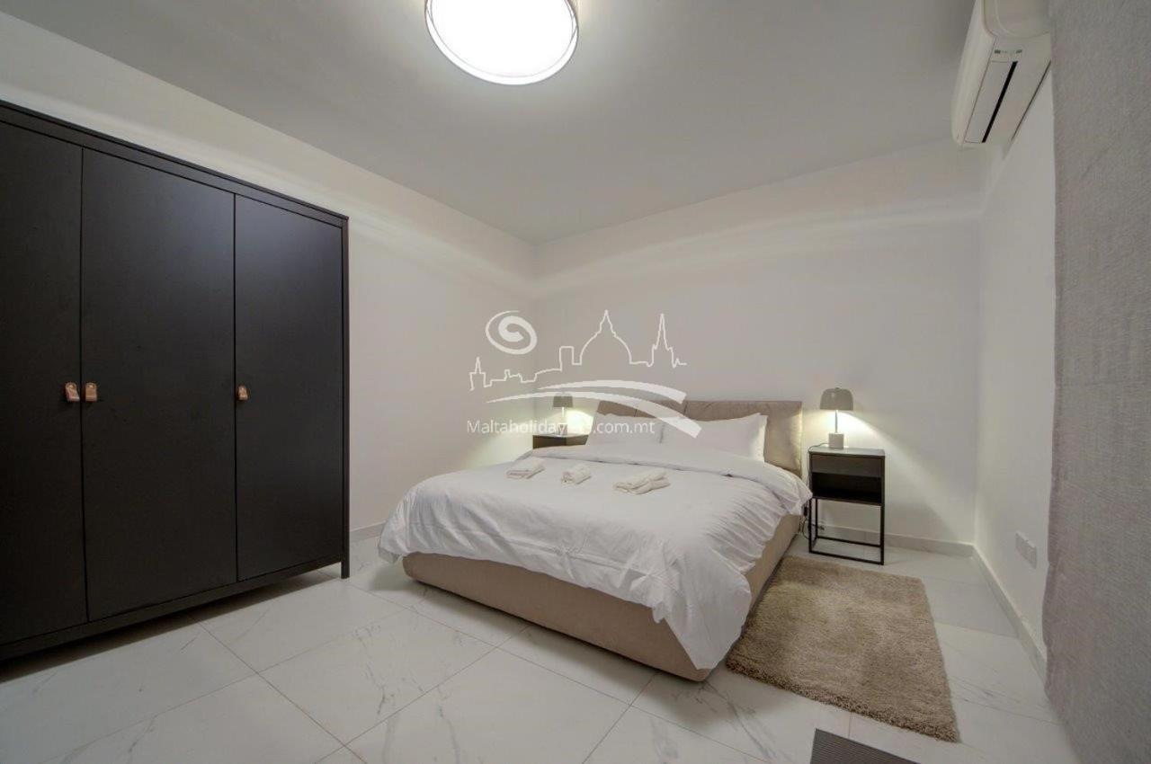 Central Two Bed - Short Walk to St Julian's & Sliema photo 3