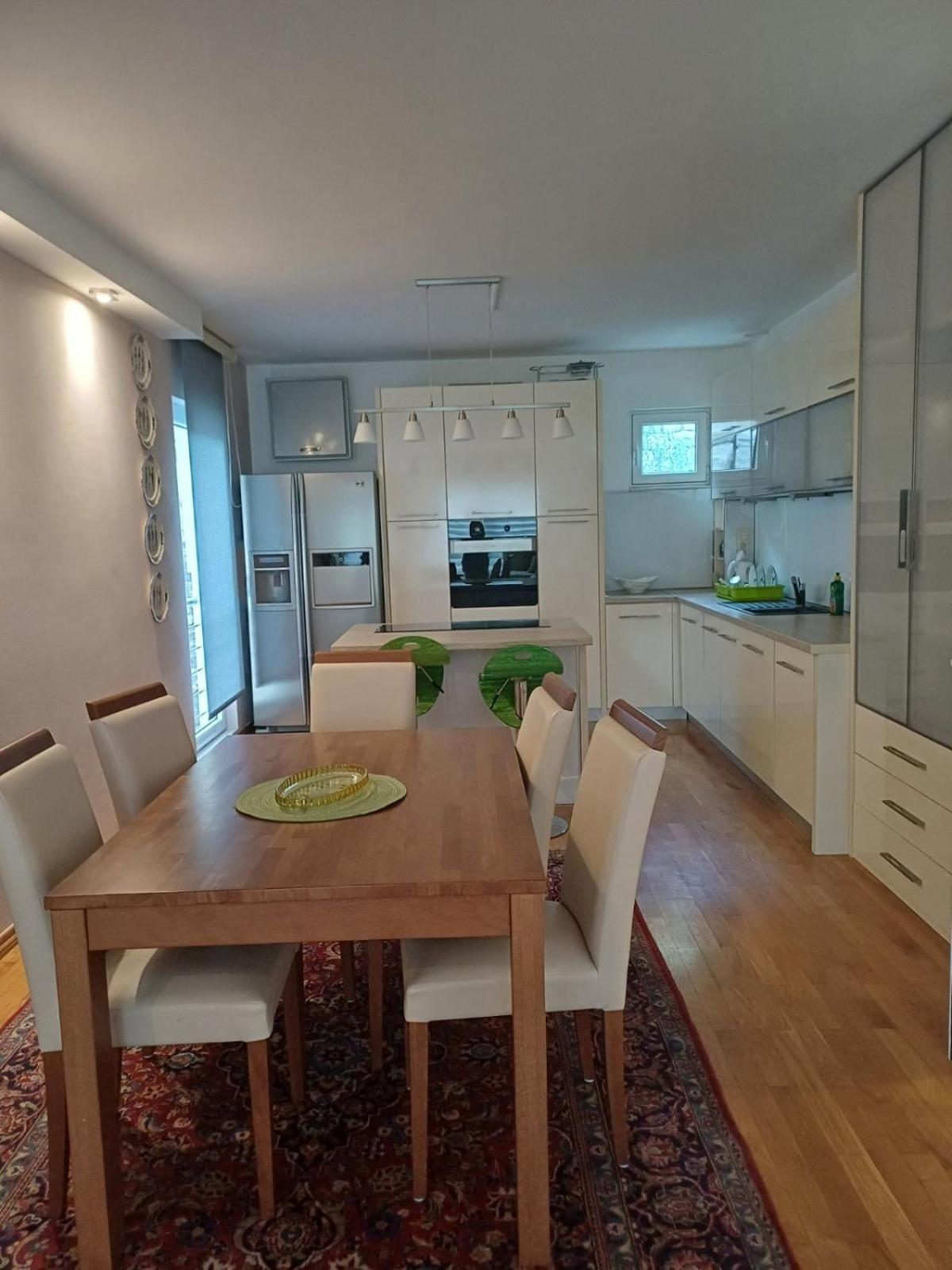 Lux Apartman Sofia view 4