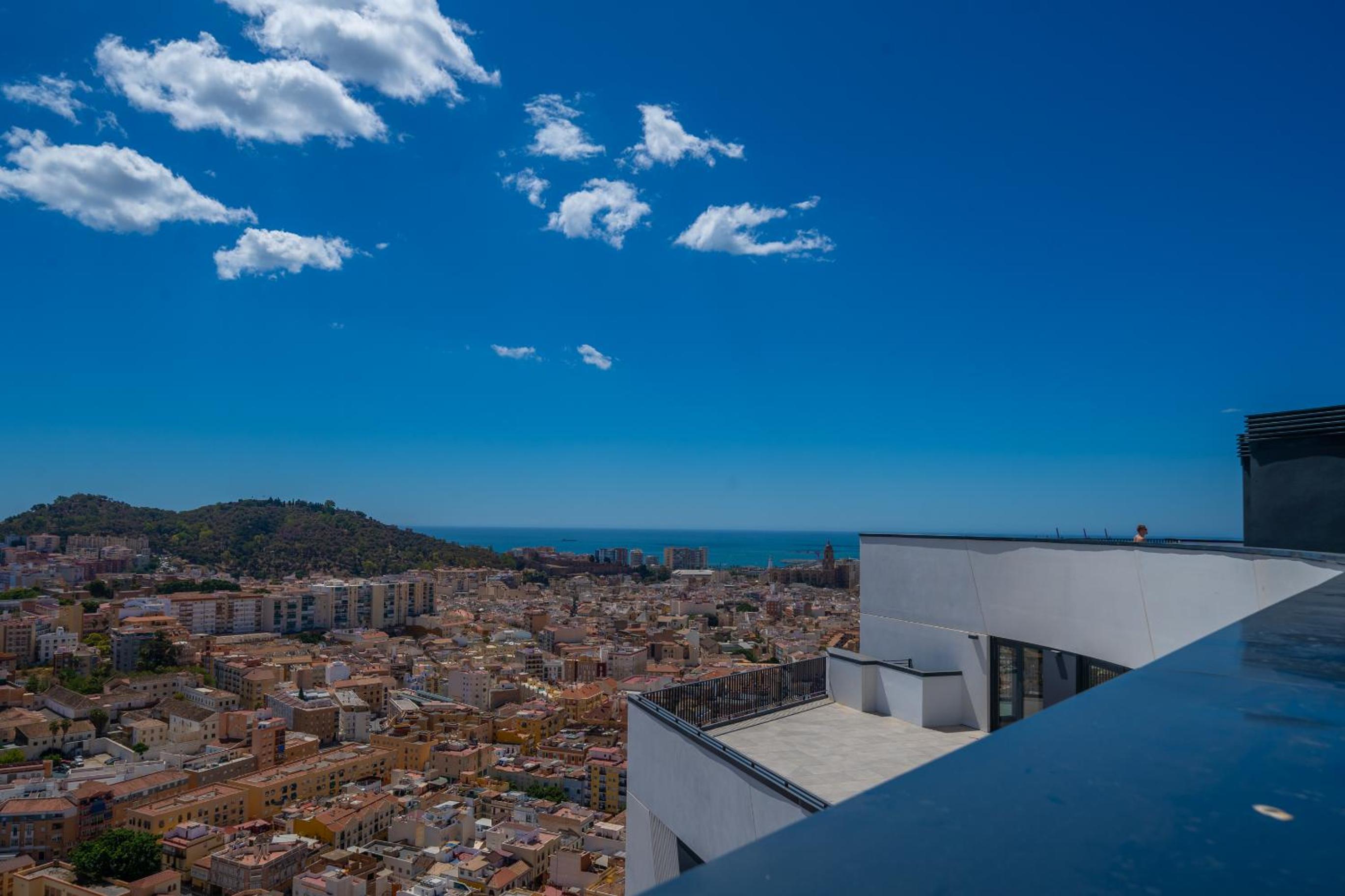 XPCE URBAN MALAGA SKYLINE - Parking Free