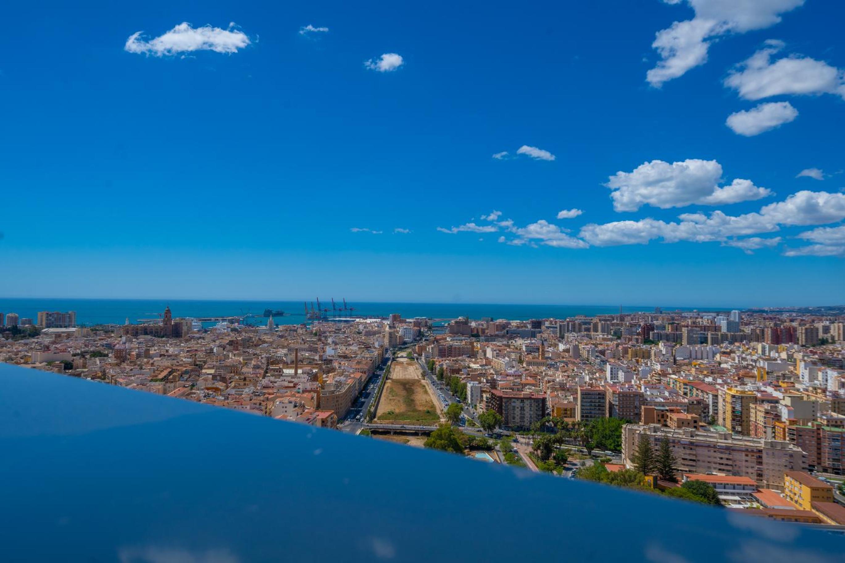XPCE URBAN MALAGA SKYLINE - Parking Free