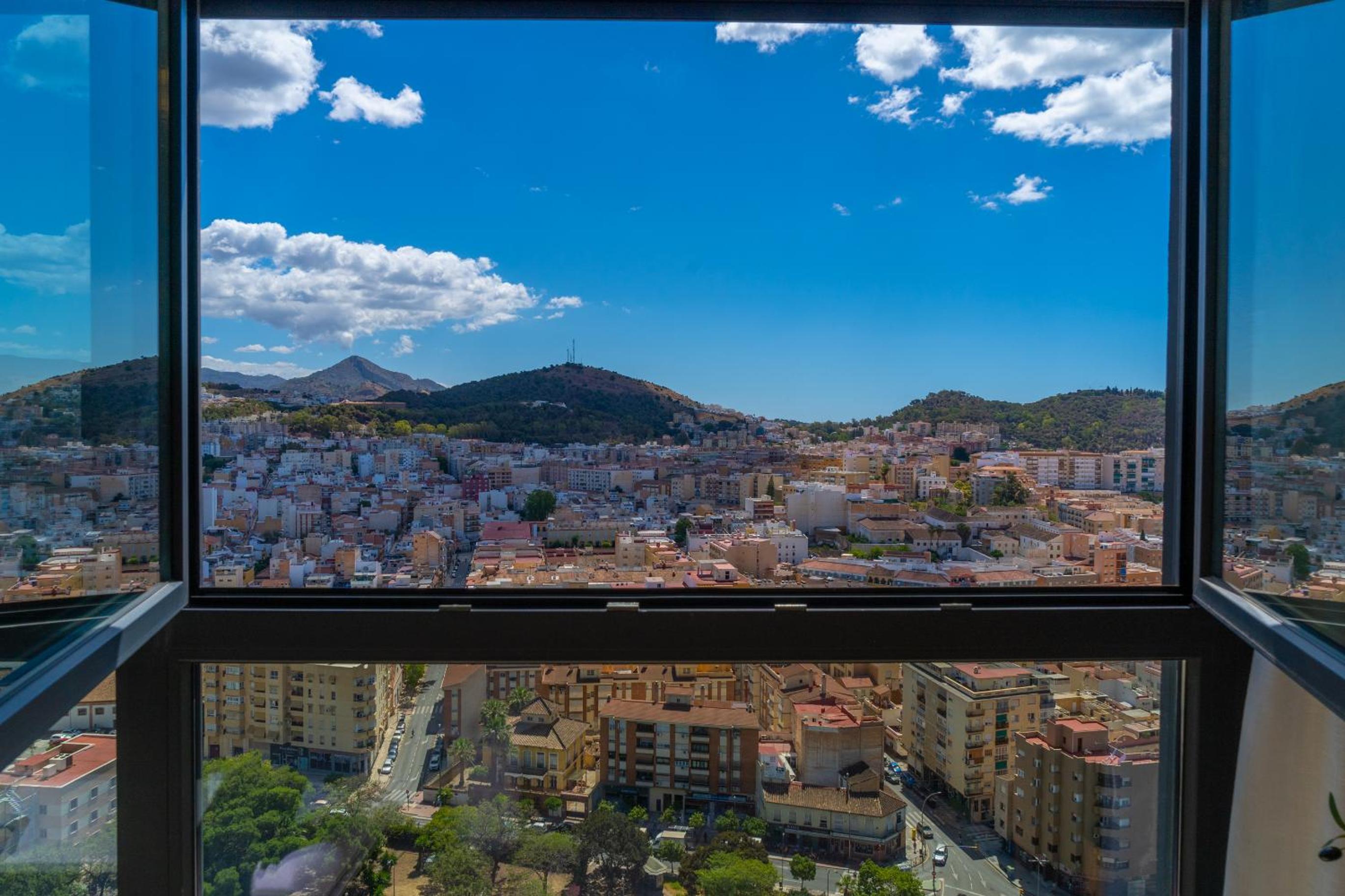 XPCE URBAN MALAGA SKYLINE - Parking Free