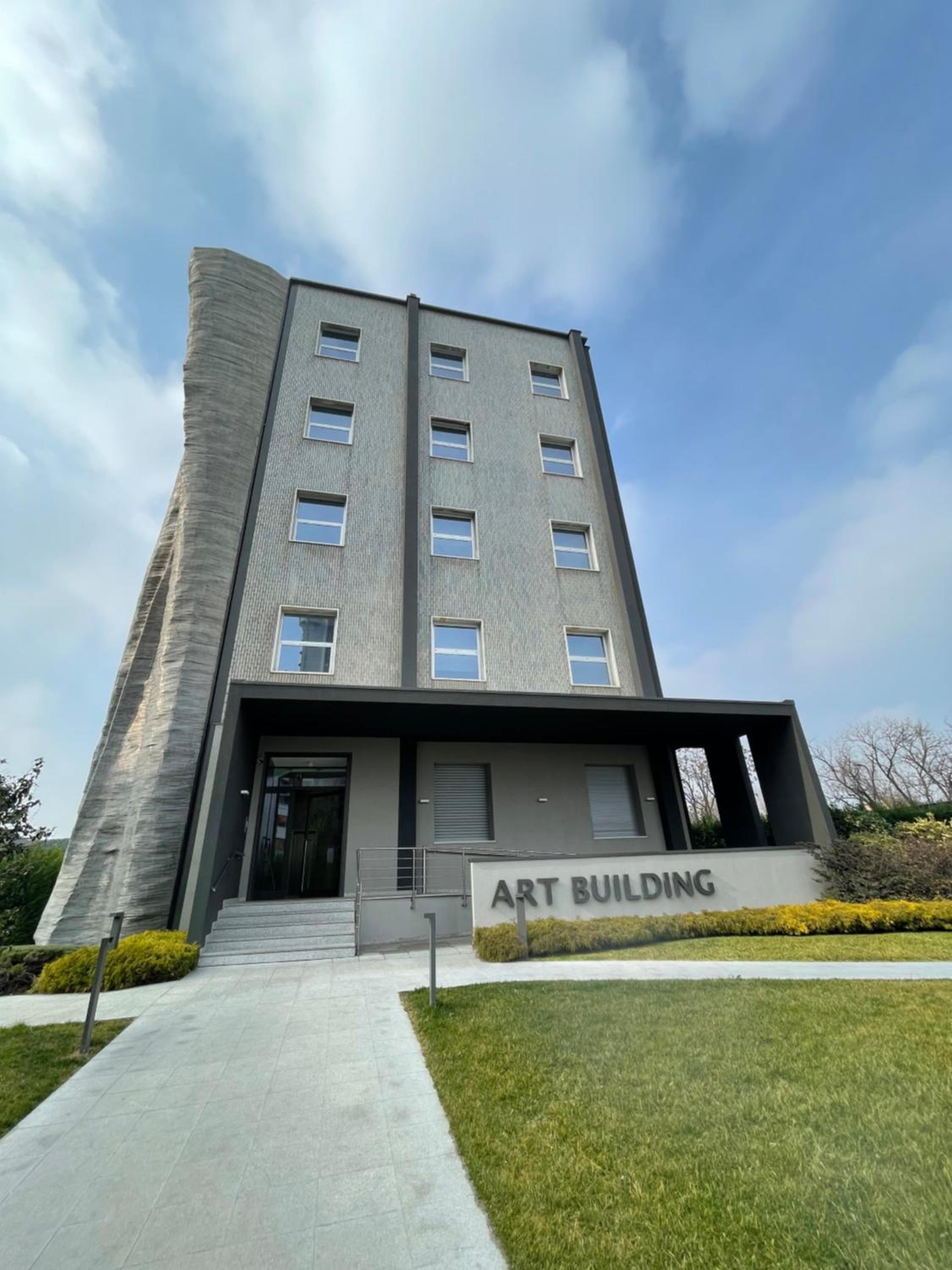 New Art Building- posto auto palestra e giardino