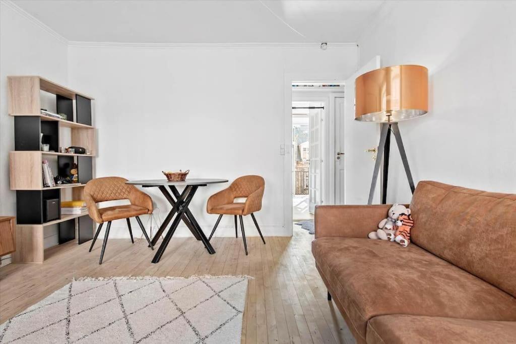 Full apartment - 4 min to downtown view 4
