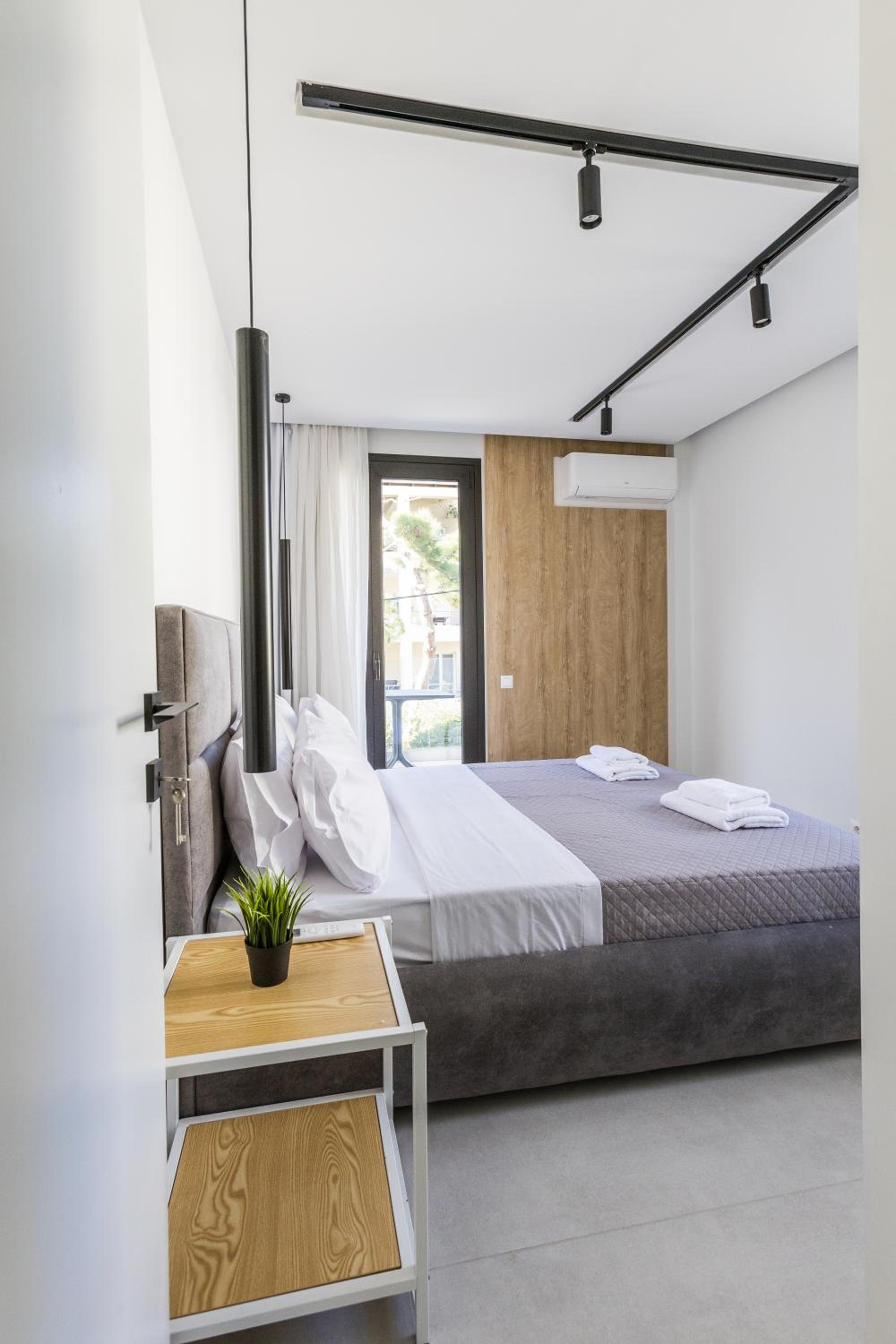 Varkiza Luxury Suites by Raise