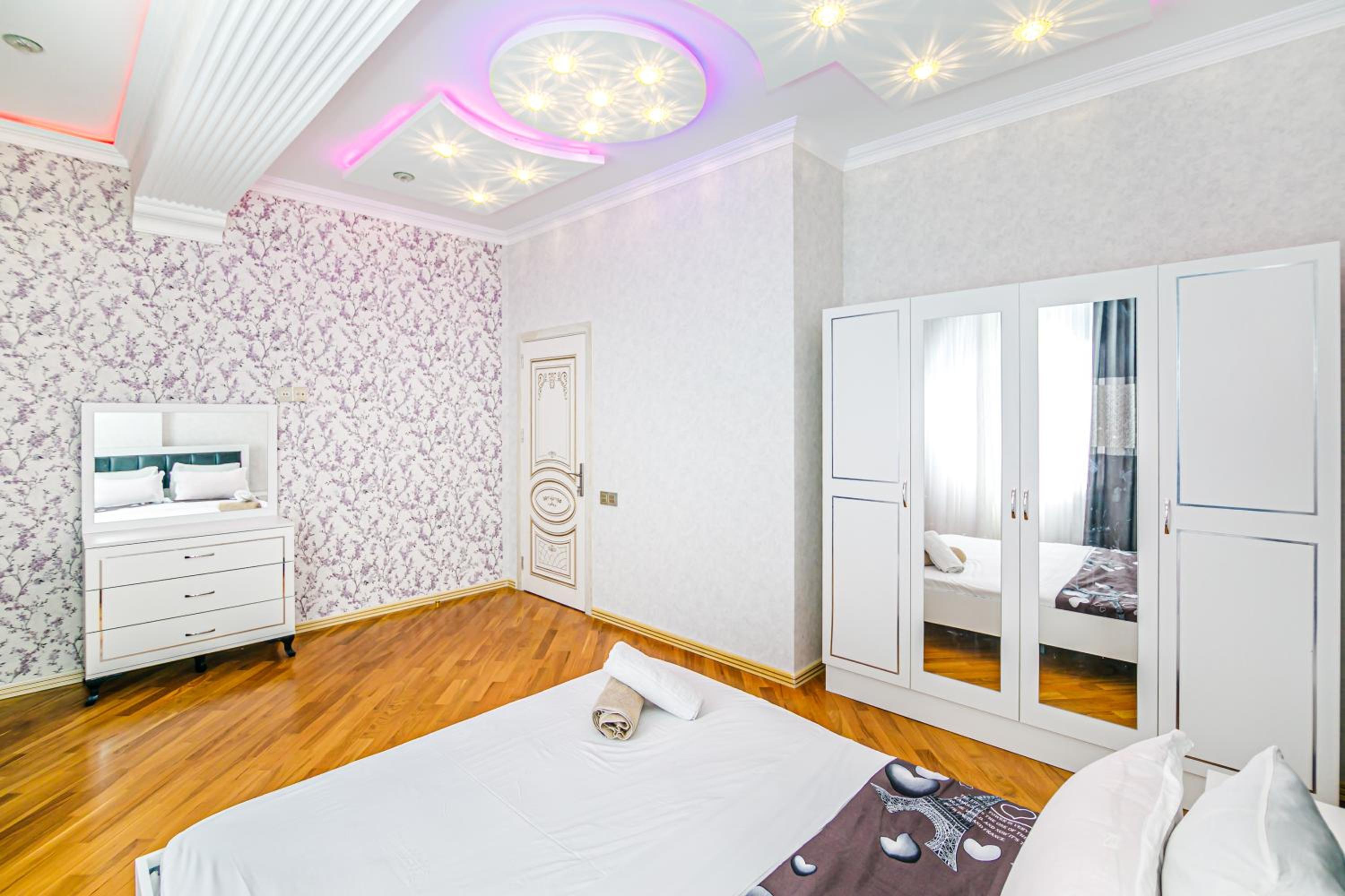 Vip Luxury Apartment in City Center, Baku