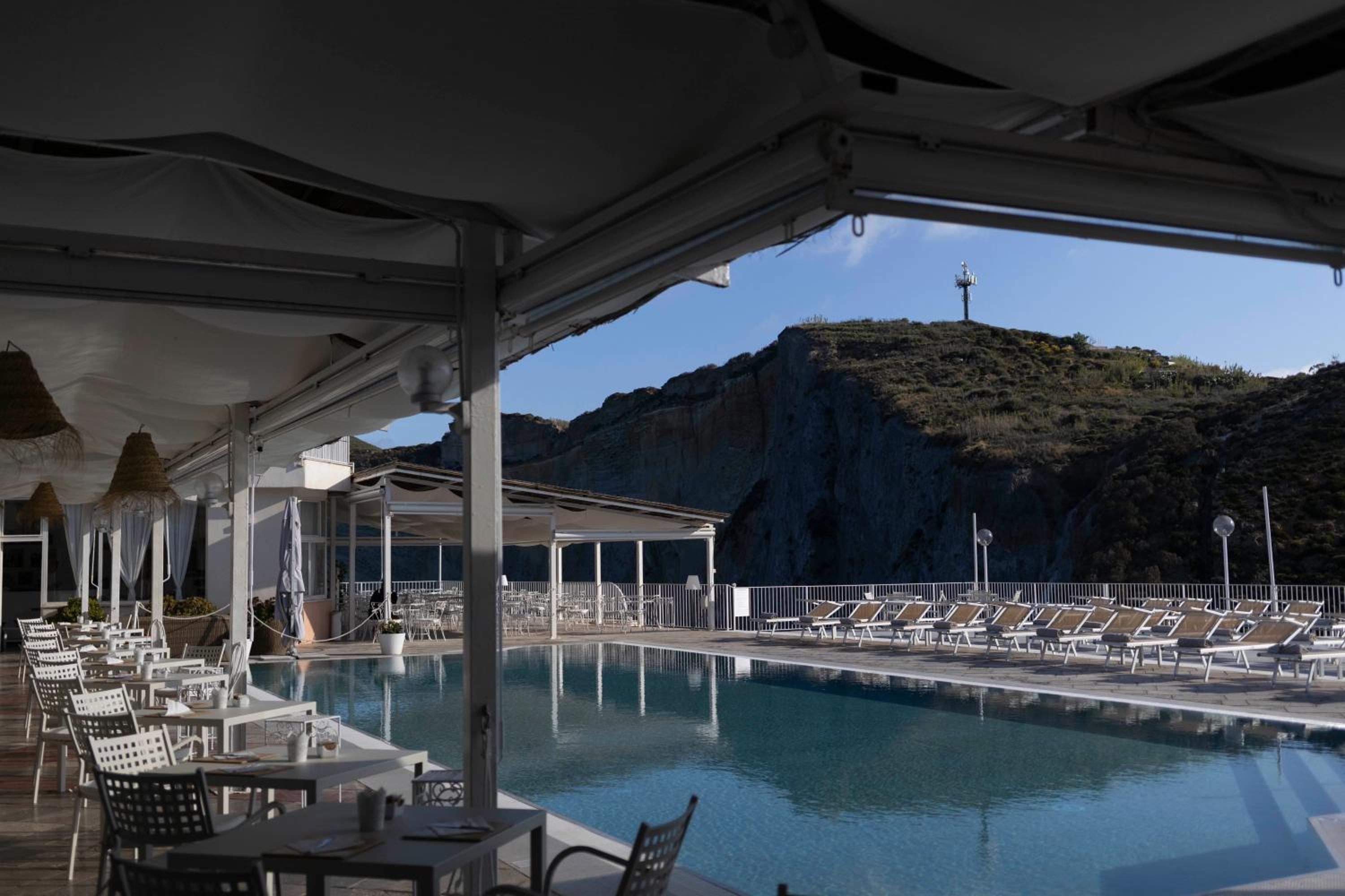 Hotel Chiaia Di Luna photo 5