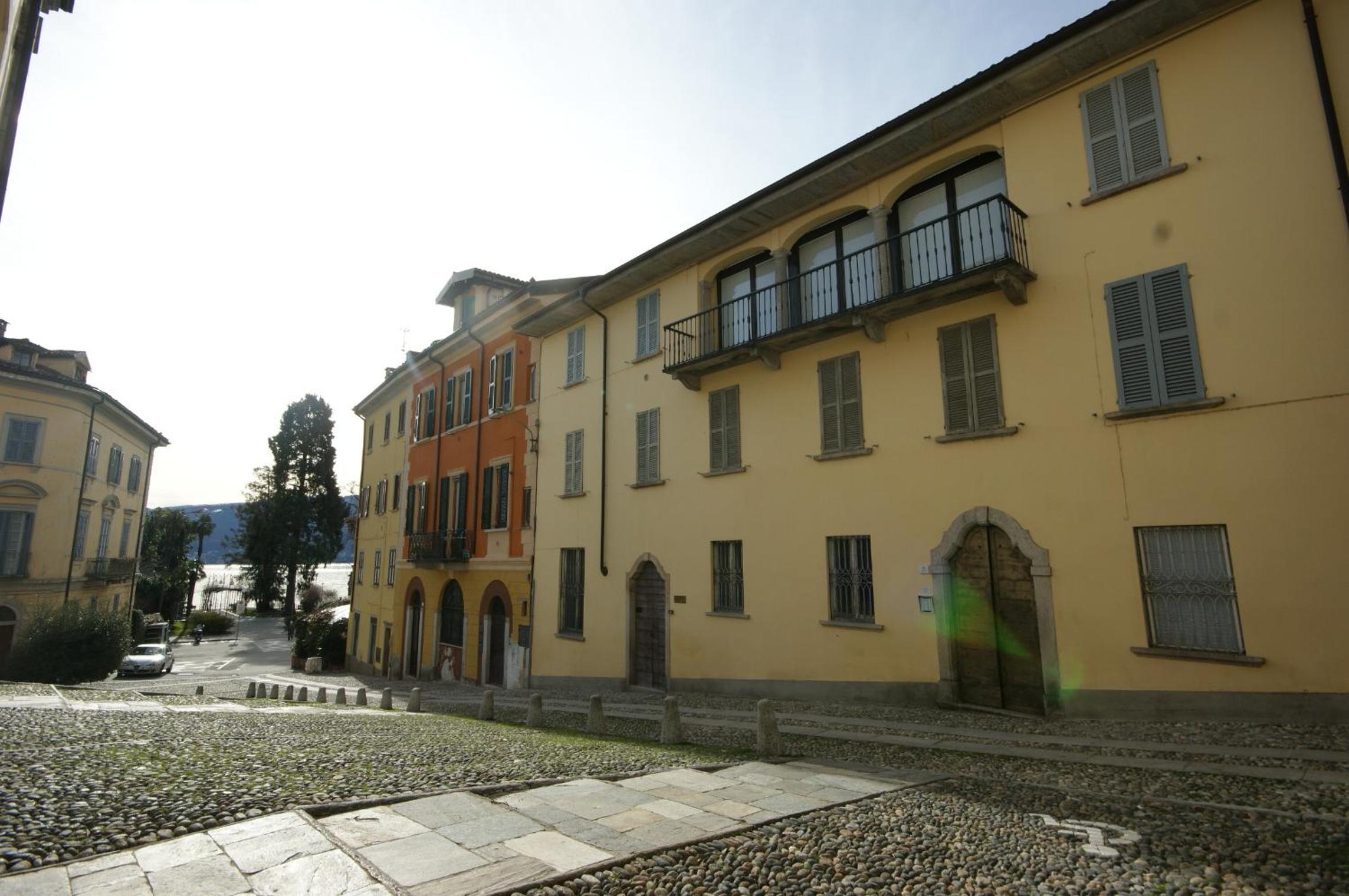 Loggia degli Innocenti Leonardo - Central 2-Room-Flat view 3