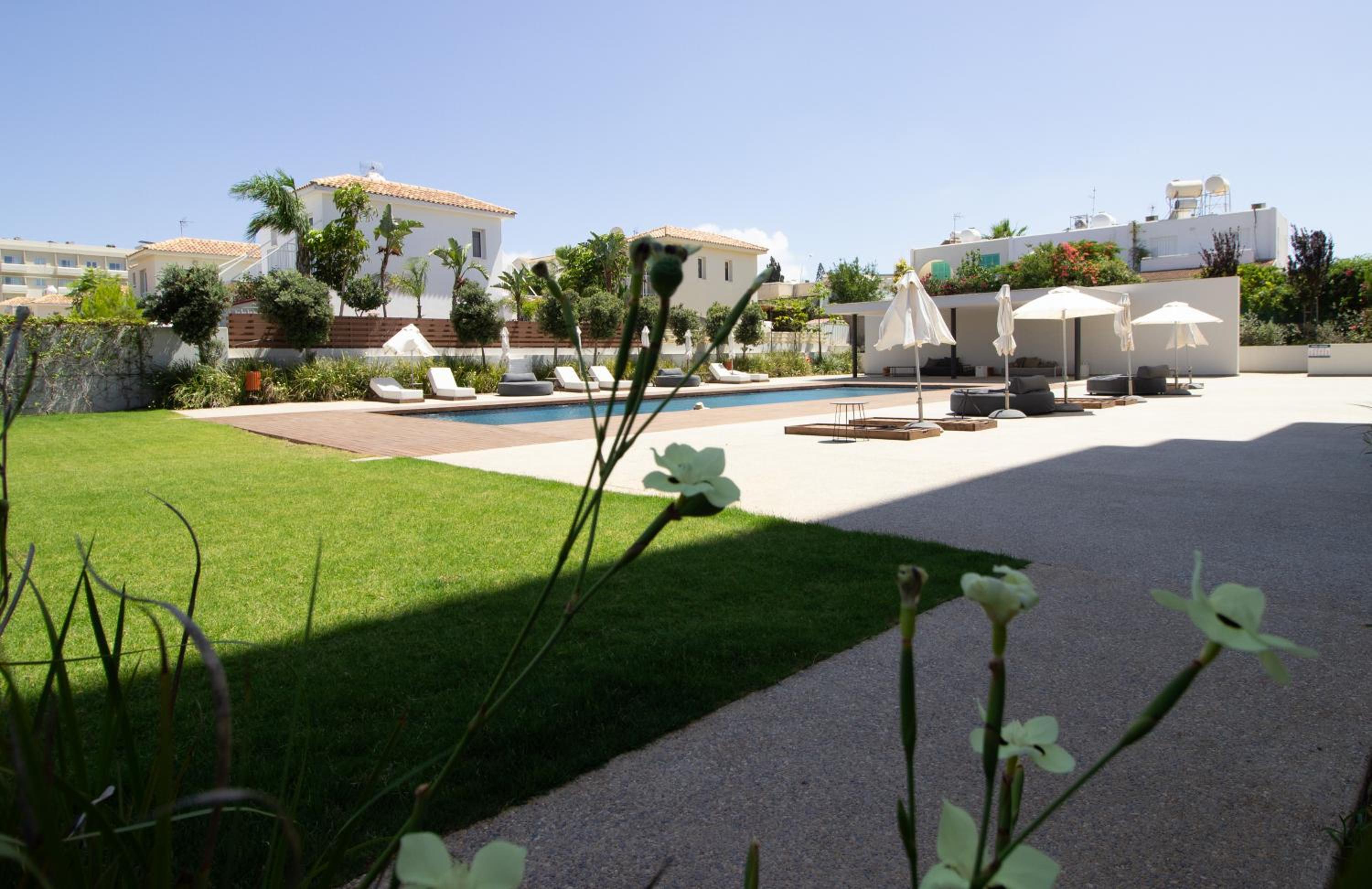 Luxury 4-bed with sea-views