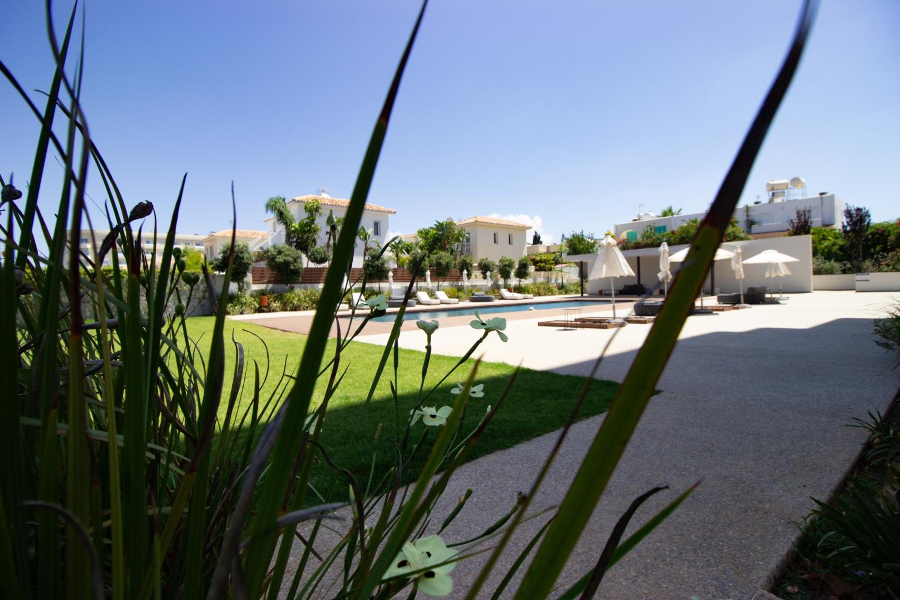 Luxury 4-bed with sea-views
