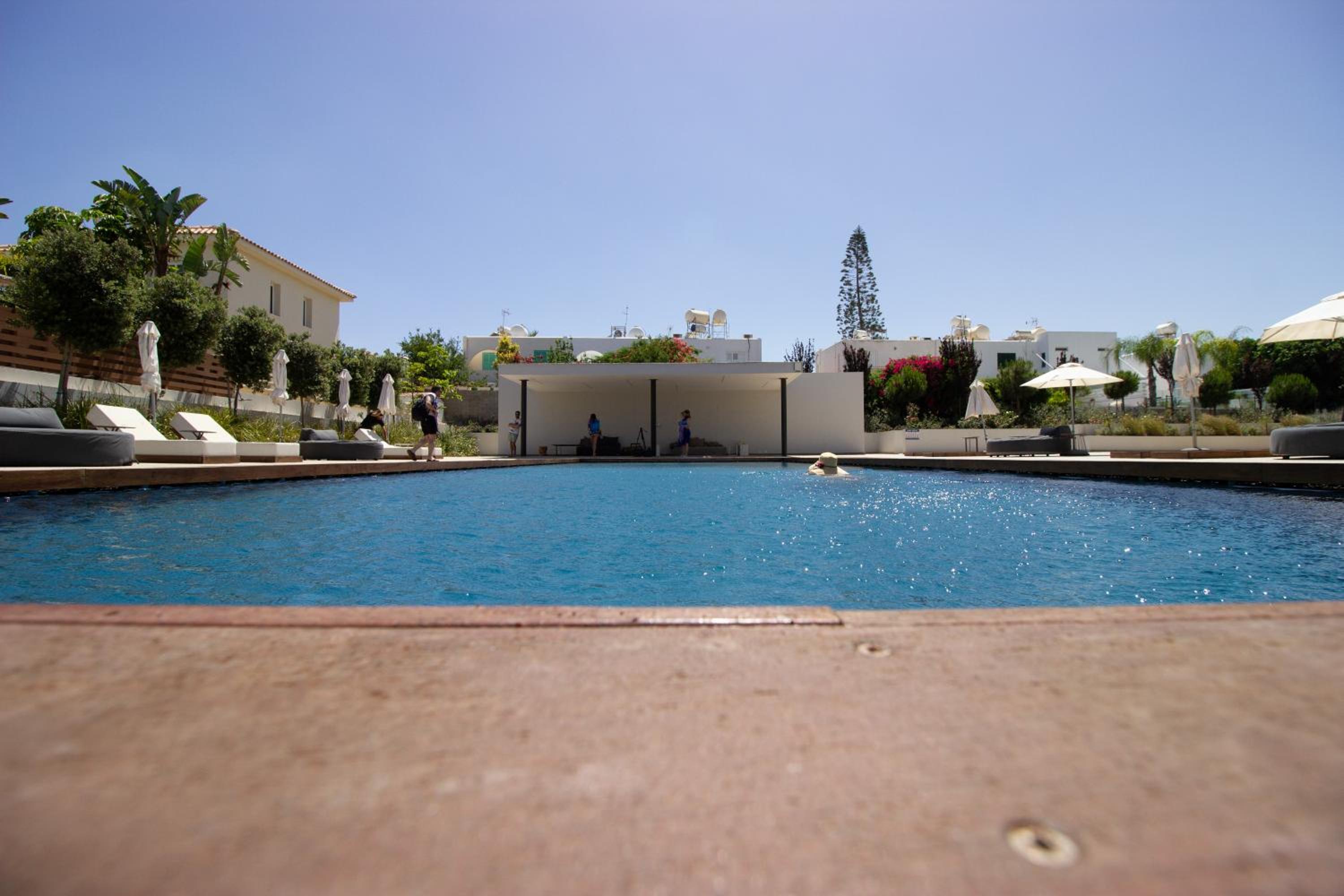 Luxury 4-bed with sea-views