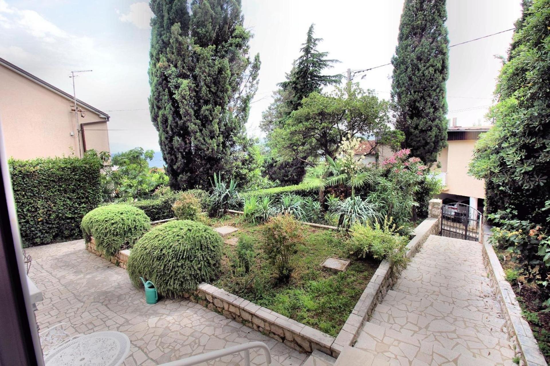 Klimatisierte Wohnung in Novi Vinodolski mit Garten und Grill view 3