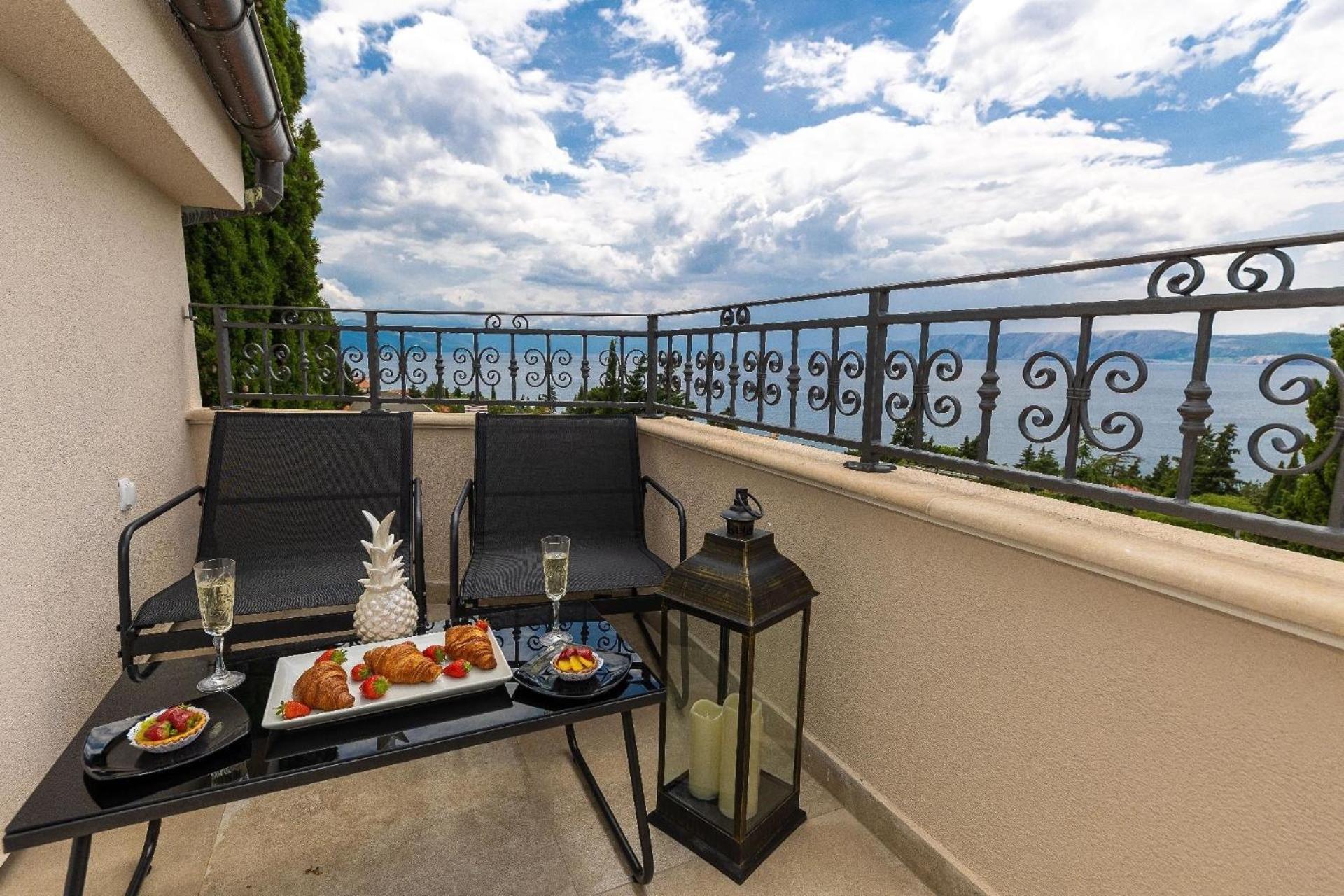 Klimatisierte Wohnung in Novi Vinodolski mit Garten und Grill view 5