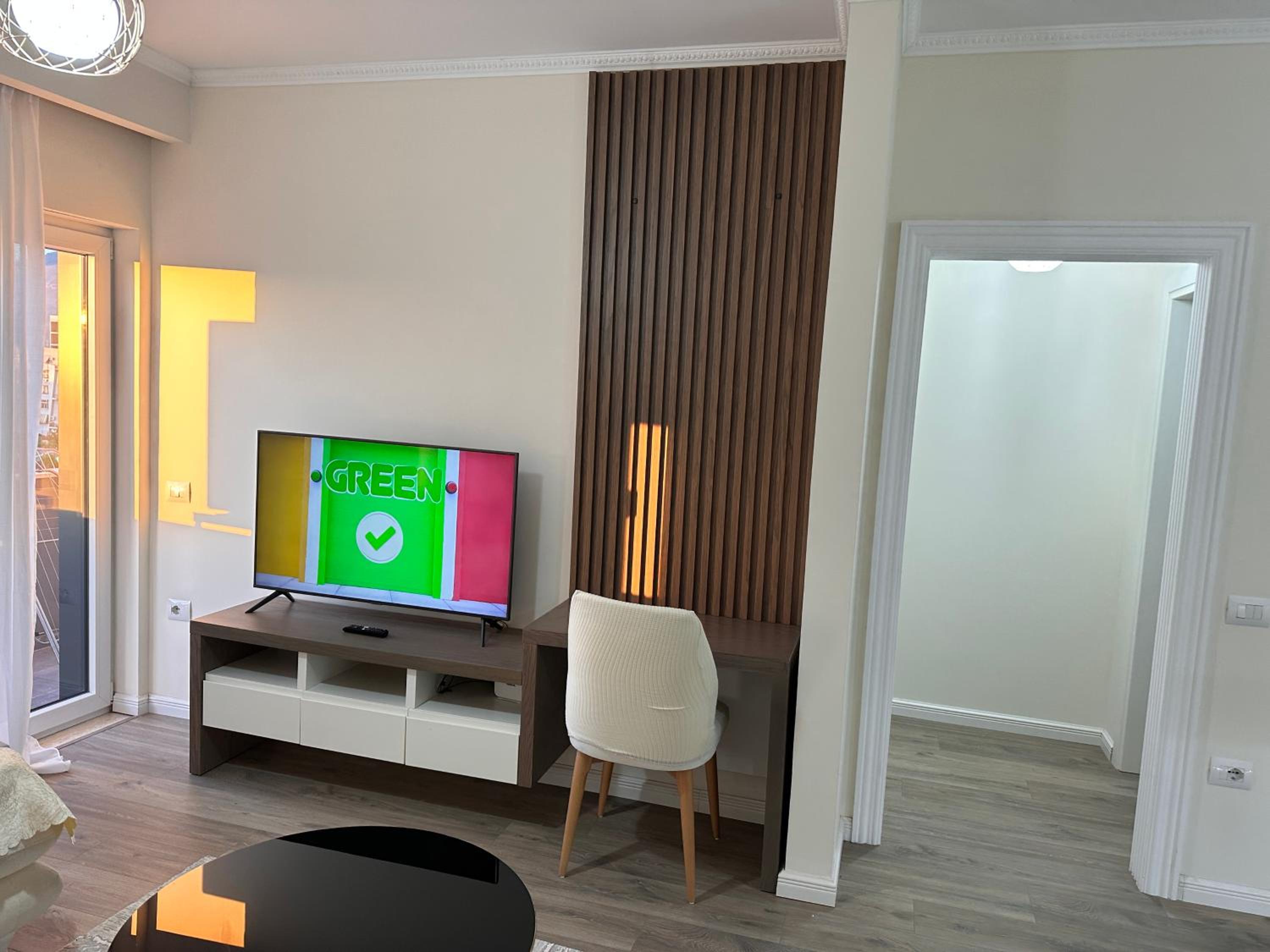 Spacious 2-Bedroom Apartment Near Center