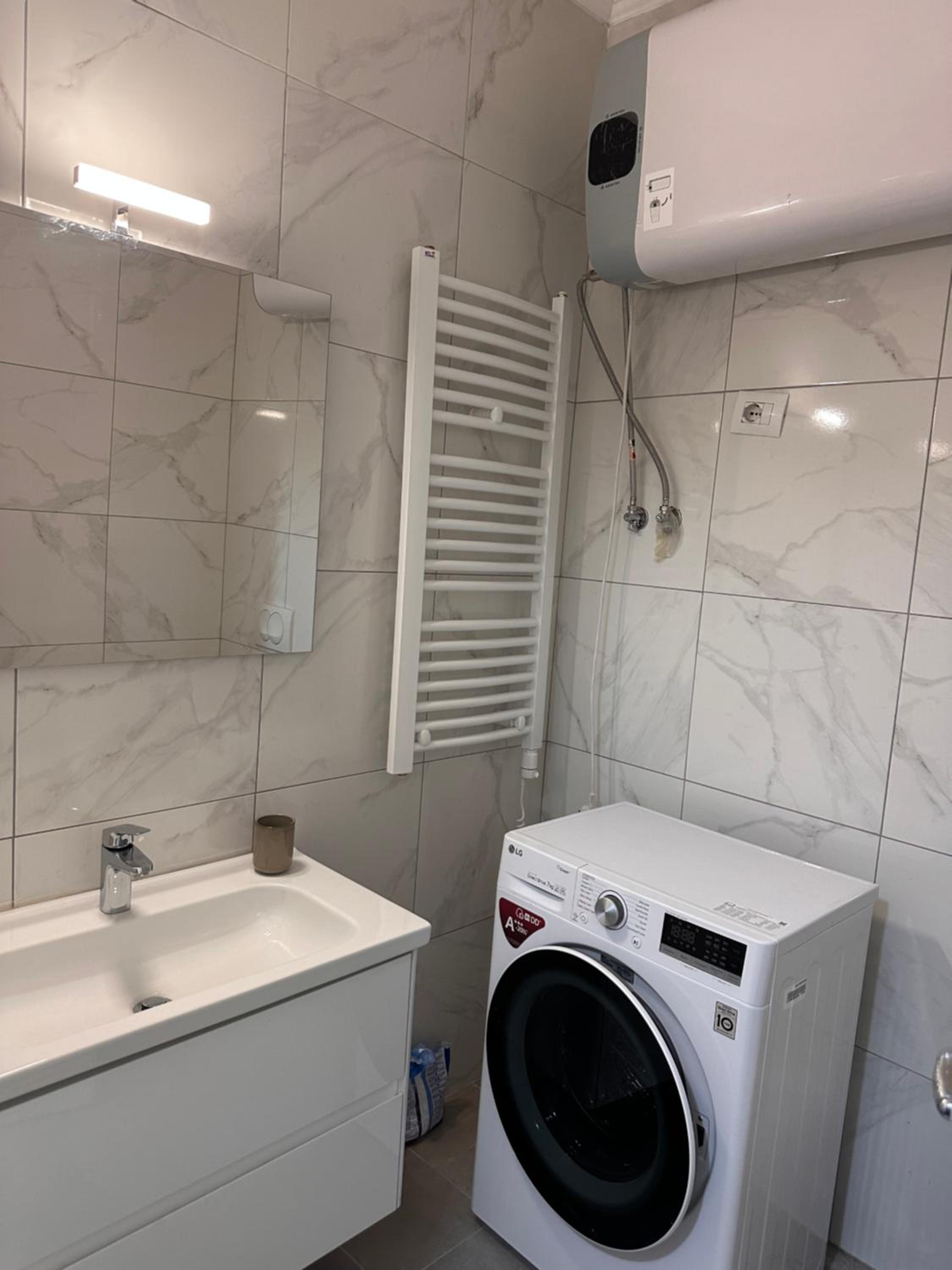 Spacious 2-Bedroom Apartment Near Center