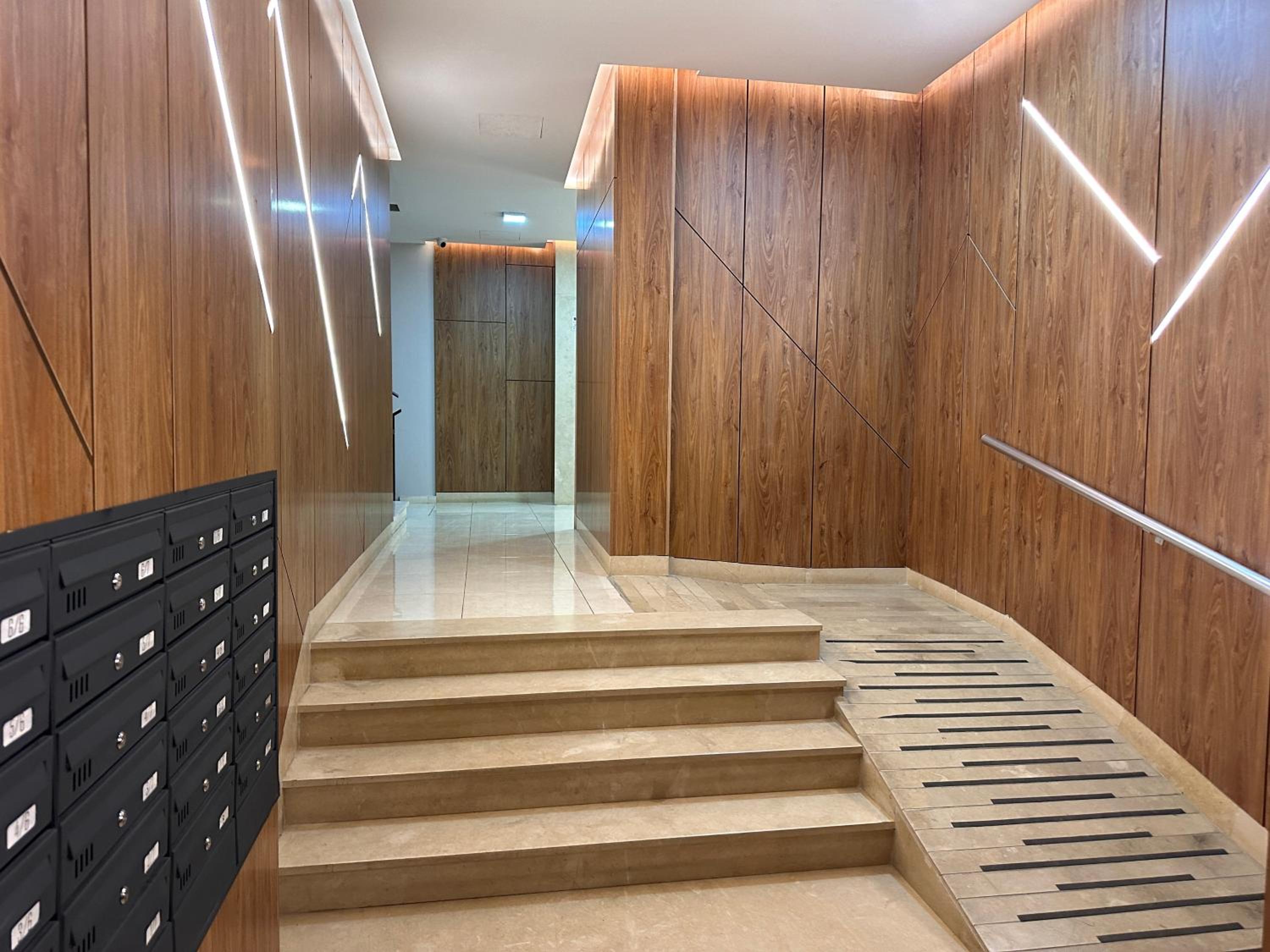 Spacious 2-Bedroom Apartment Near Center