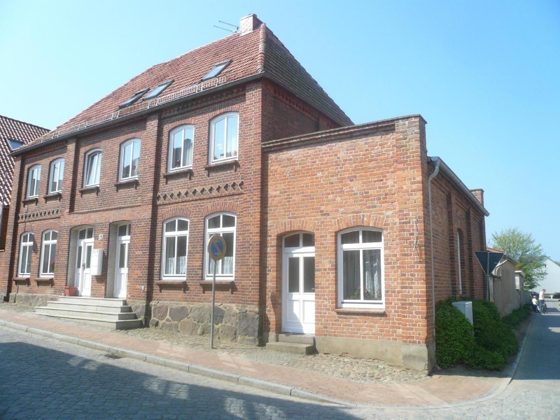 Charmante Wohnung in Dassow mit Terrasse und Grill