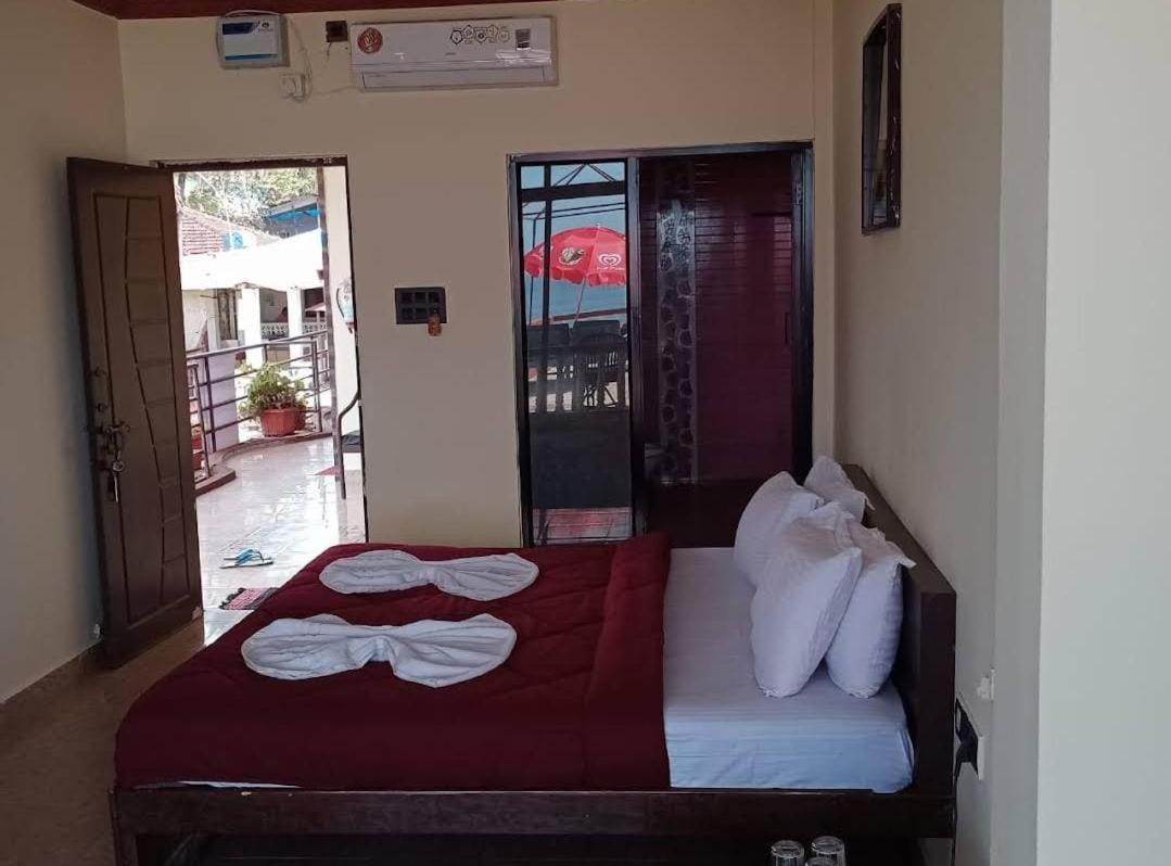 Francisco Sunshine Beach Guest House view 2