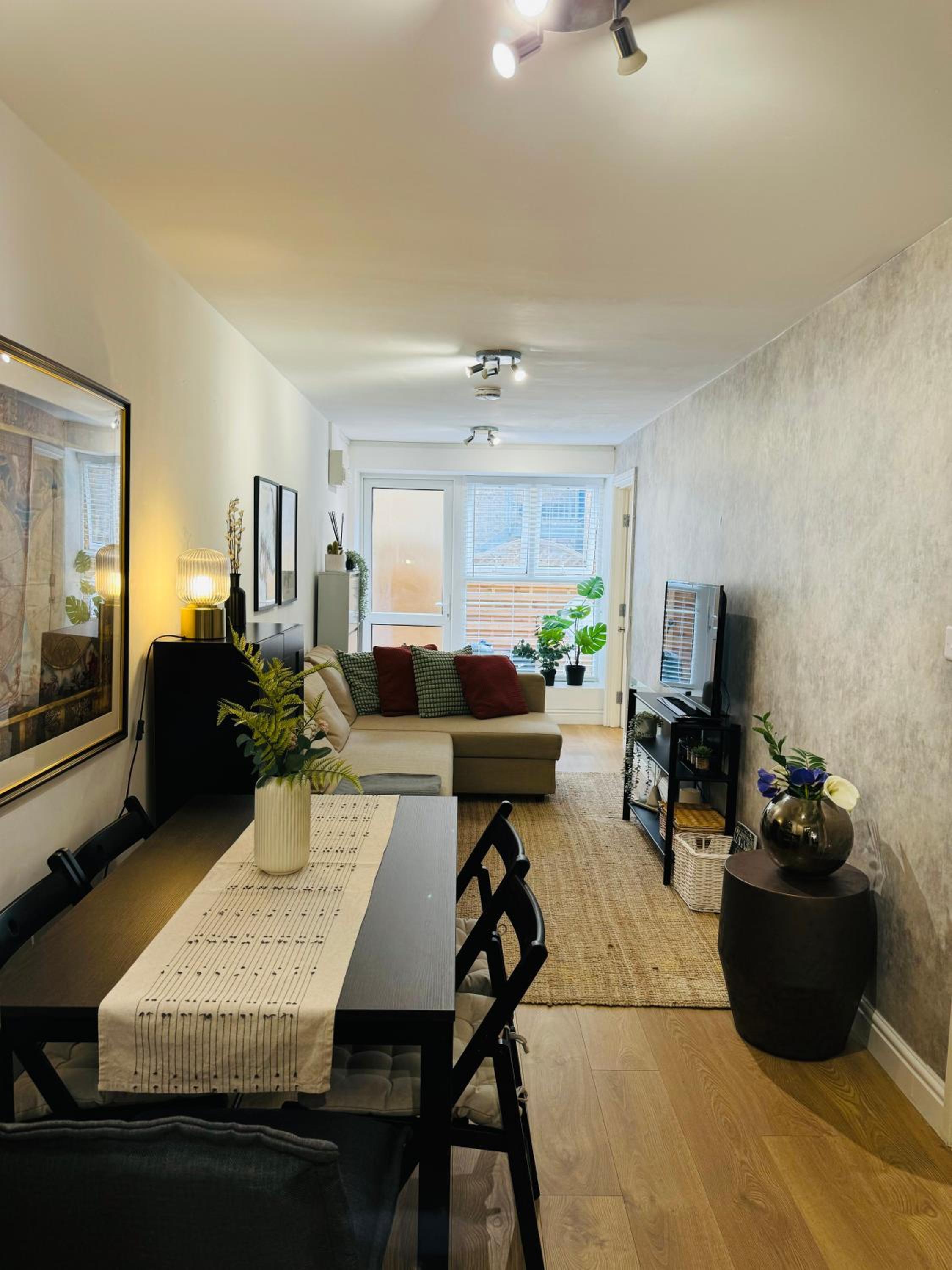 Holiday home 2BR l 2BA With Patio-Sleep 6