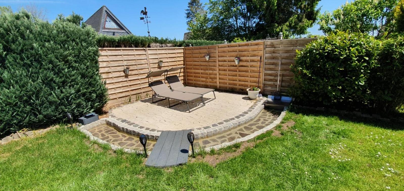 Ferienhaus zum Wohlfühlen in der Eifel, Poolnutzung, Tennis, Minigolf, Seenähe