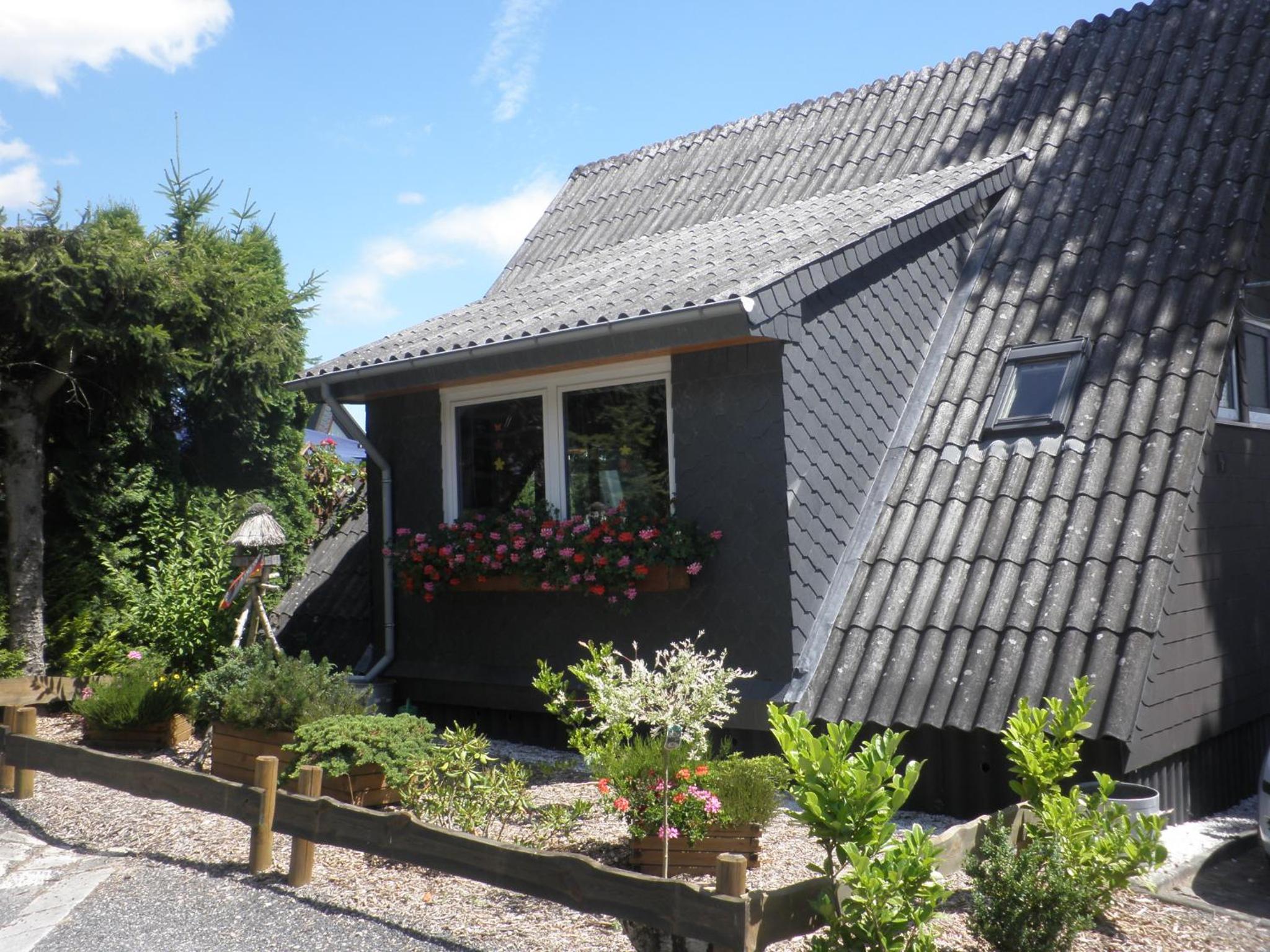 Ferienhaus zum Wohlfühlen in der Eifel, Poolnutzung, Tennis, Minigolf, Seenähe