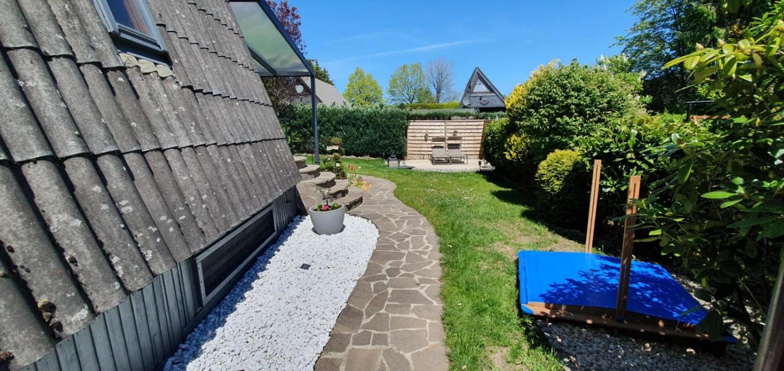 Ferienhaus zum Wohlfühlen in der Eifel, Poolnutzung, Tennis, Minigolf, Seenähe