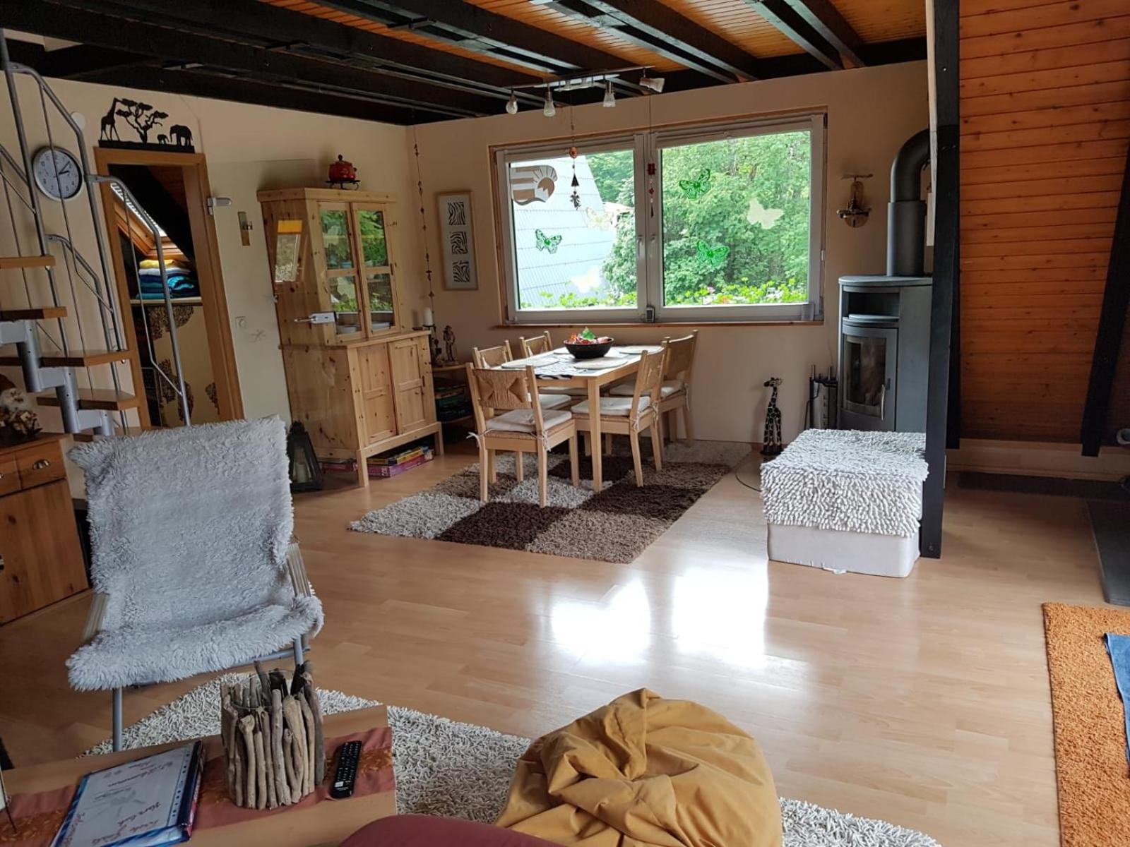 Ferienhaus zum Wohlfühlen in der Eifel, Poolnutzung, Tennis, Minigolf, Seenähe