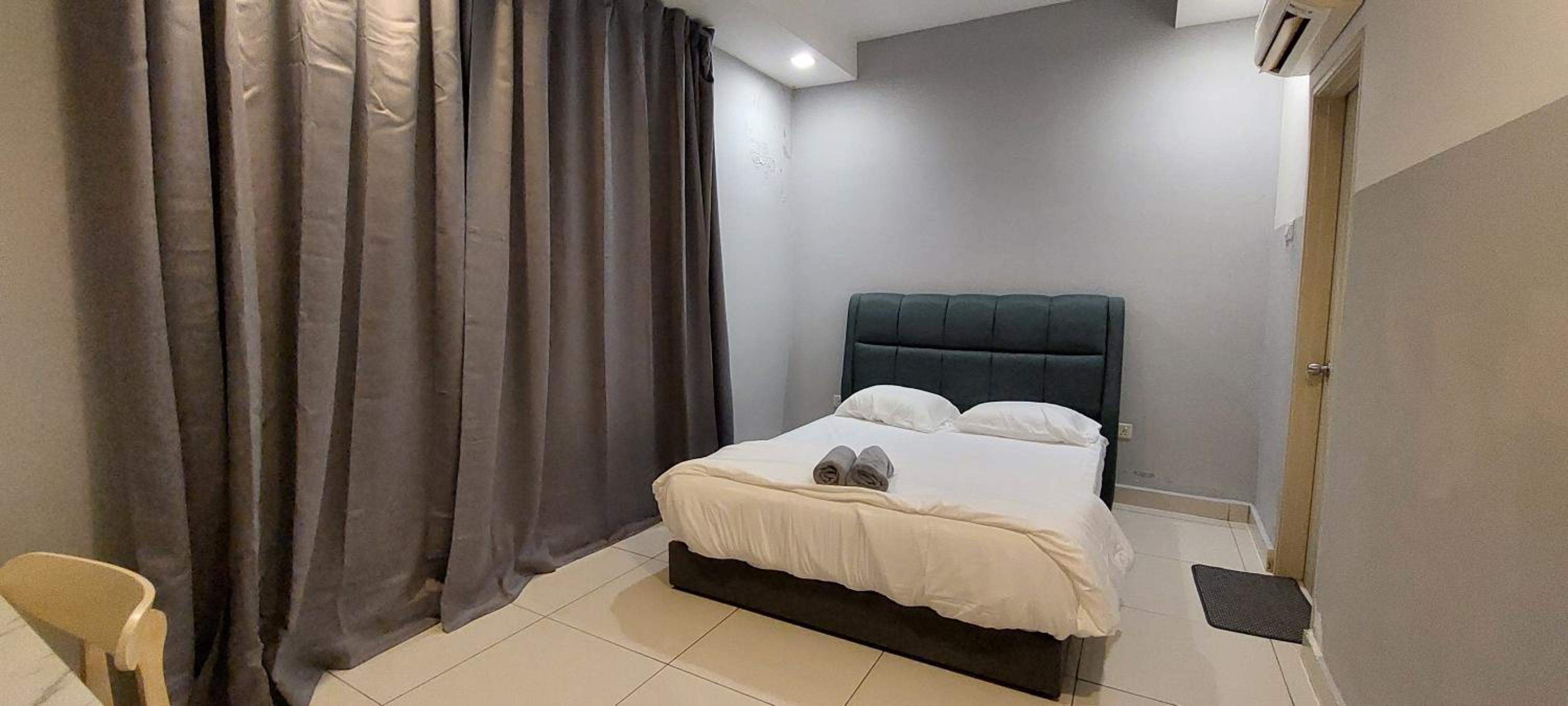 Lamandaz Homestay at Central Residence SG Besi Near MRT and TBS with 2 bedrooms