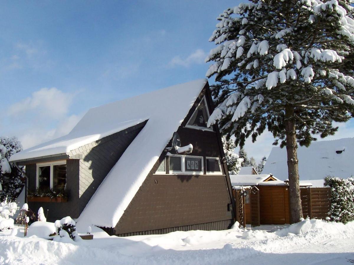 Ferienhaus zum Wohlfühlen in der Eifel, Poolnutzung, Tennis, Minigolf, Seenähe