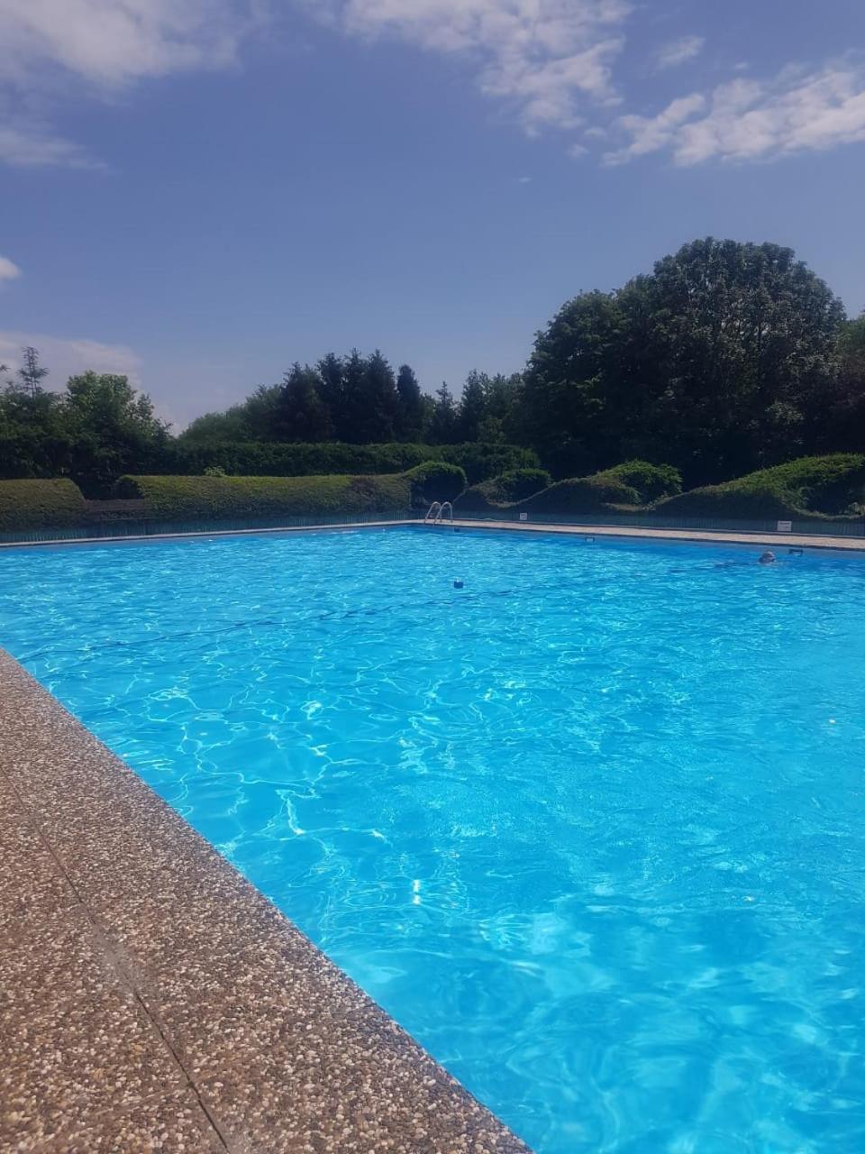 Ferienhaus zum Wohlfühlen in der Eifel, Poolnutzung, Tennis, Minigolf, Seenähe
