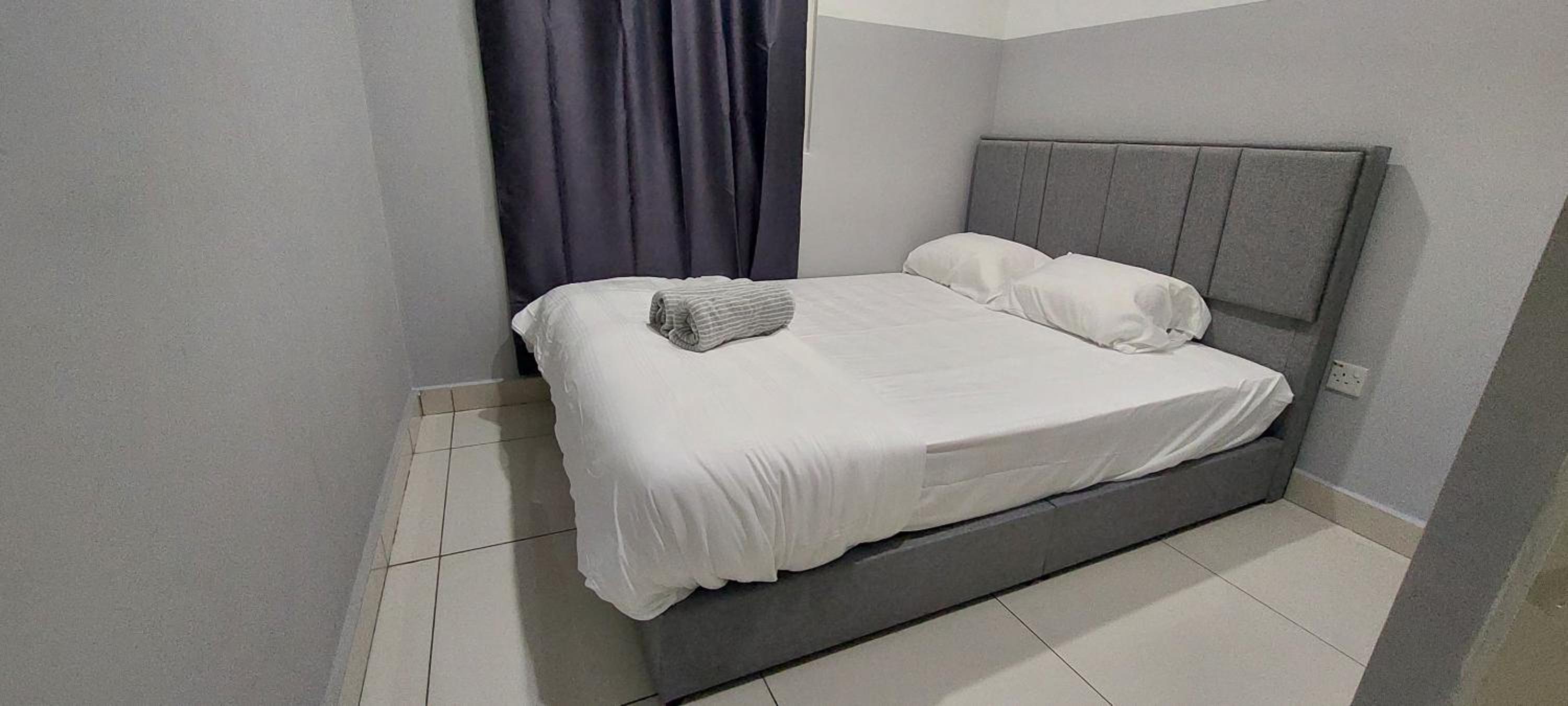 Lamandaz Homestay at Central Residence SG Besi Near MRT and TBS with 2 bedrooms