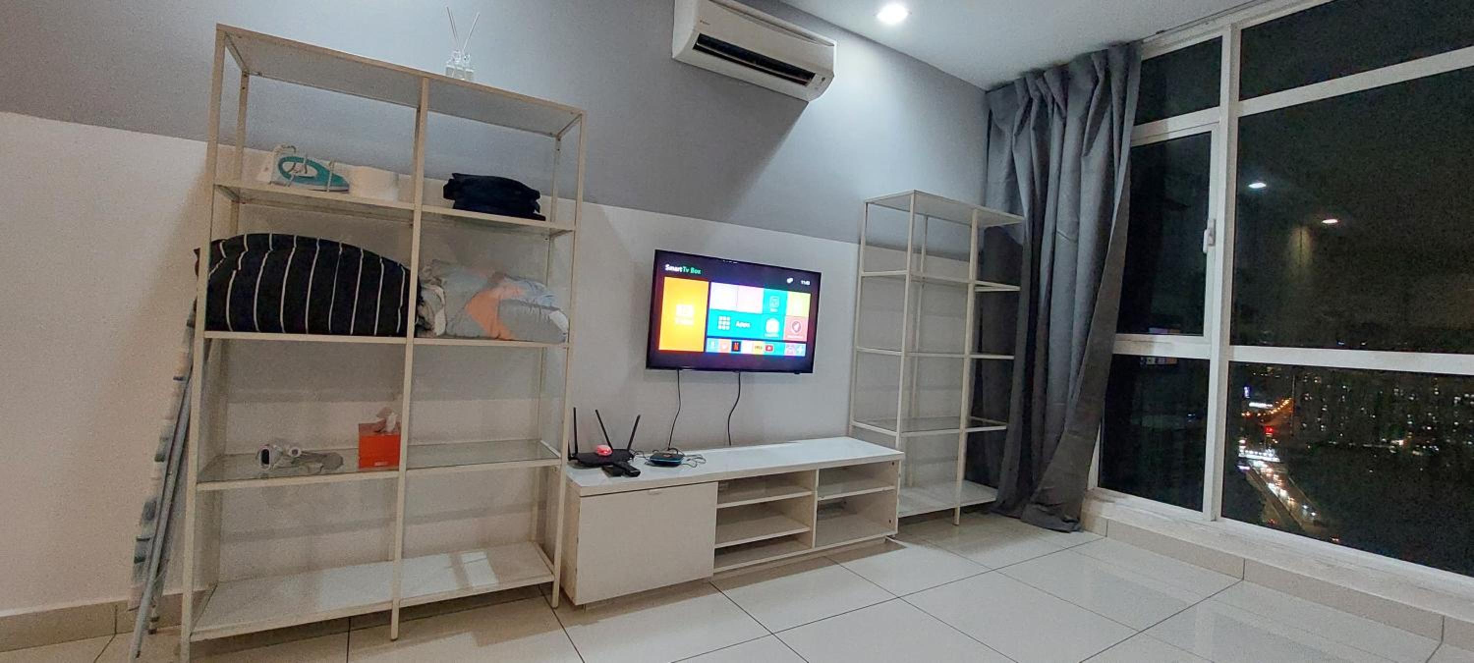 Lamandaz Homestay at Central Residence SG Besi Near MRT and TBS with 2 bedrooms