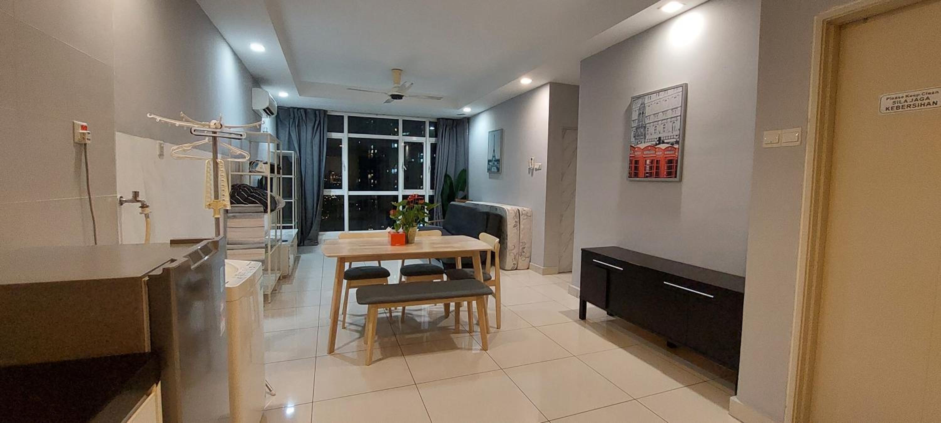 Lamandaz Homestay at Central Residence SG Besi Near MRT and TBS with 2 bedrooms